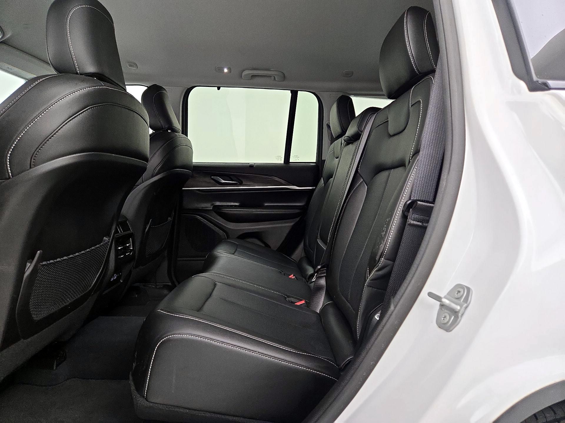 Thumbnail: 2023 Jeep Grand Cherokee - 20