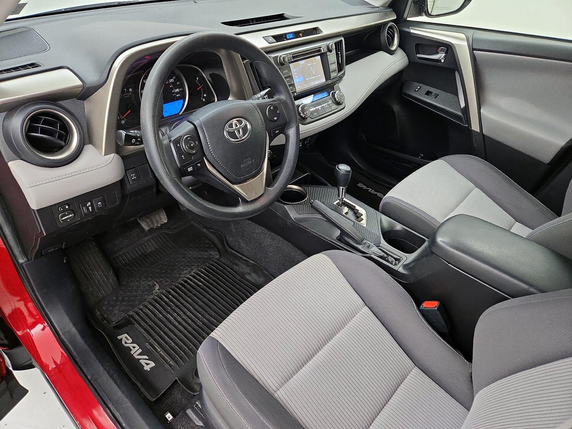 Thumbnail: 2015 Toyota RAV4 - 11