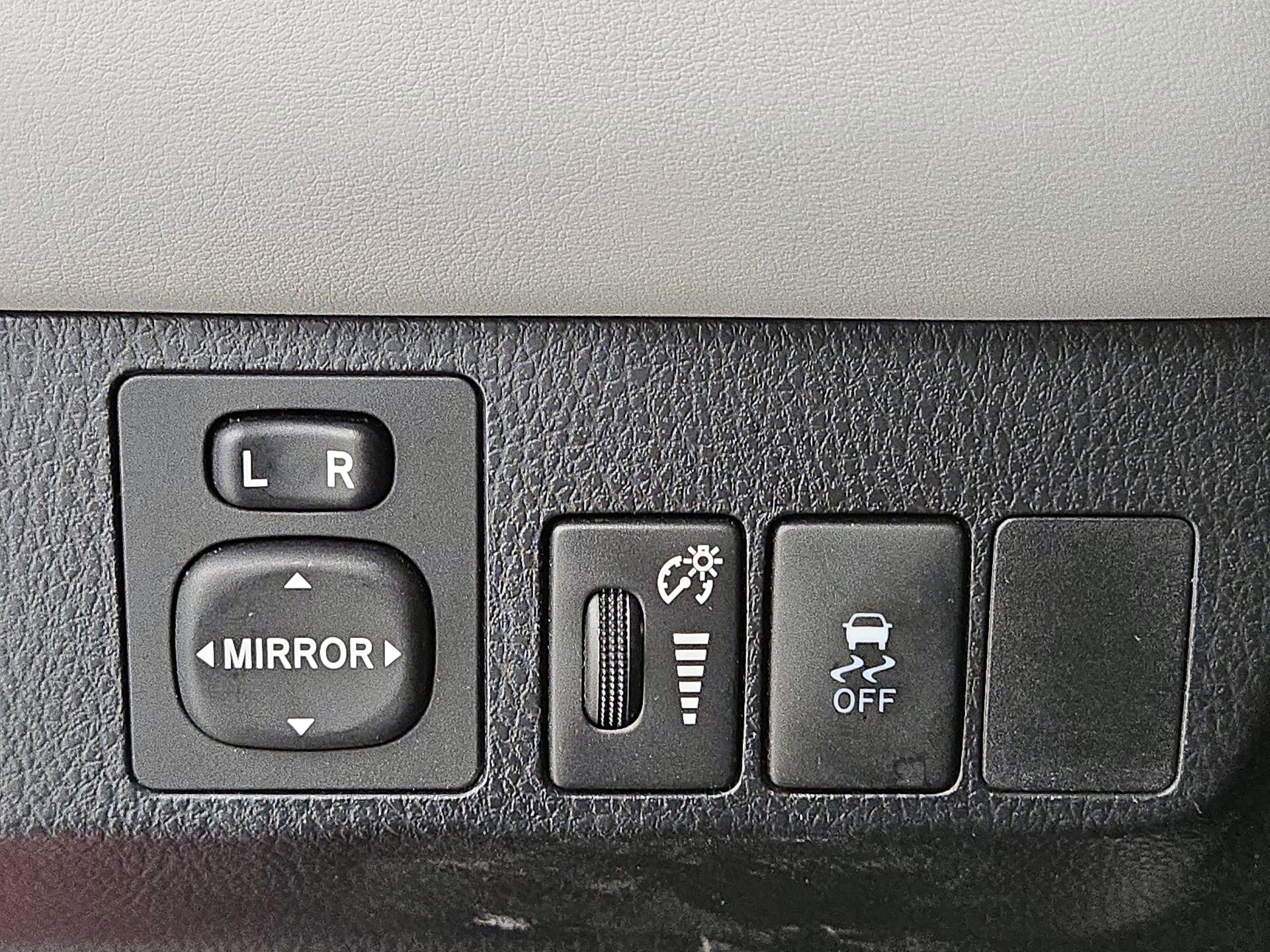 Thumbnail: 2015 Toyota RAV4 - 13