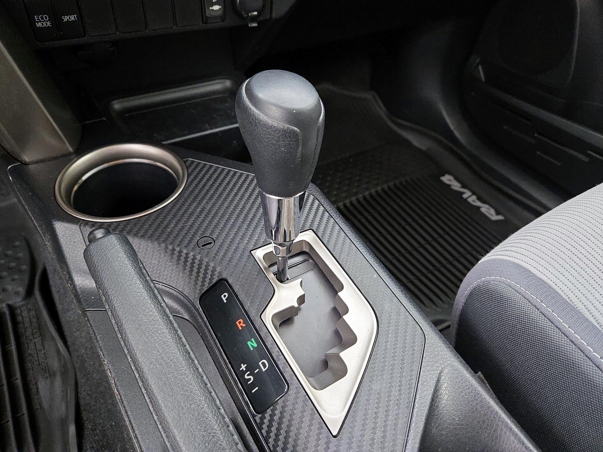 Thumbnail: 2015 Toyota RAV4 - 17