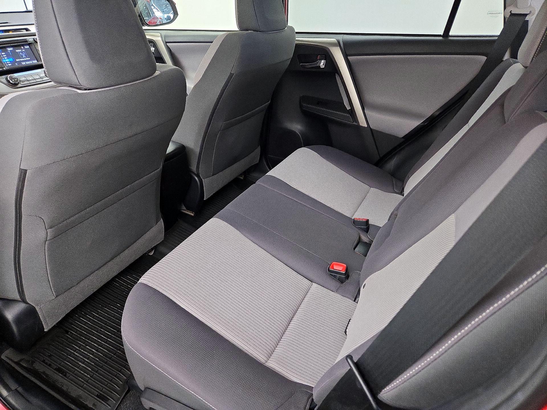 Thumbnail: 2015 Toyota RAV4 - 20