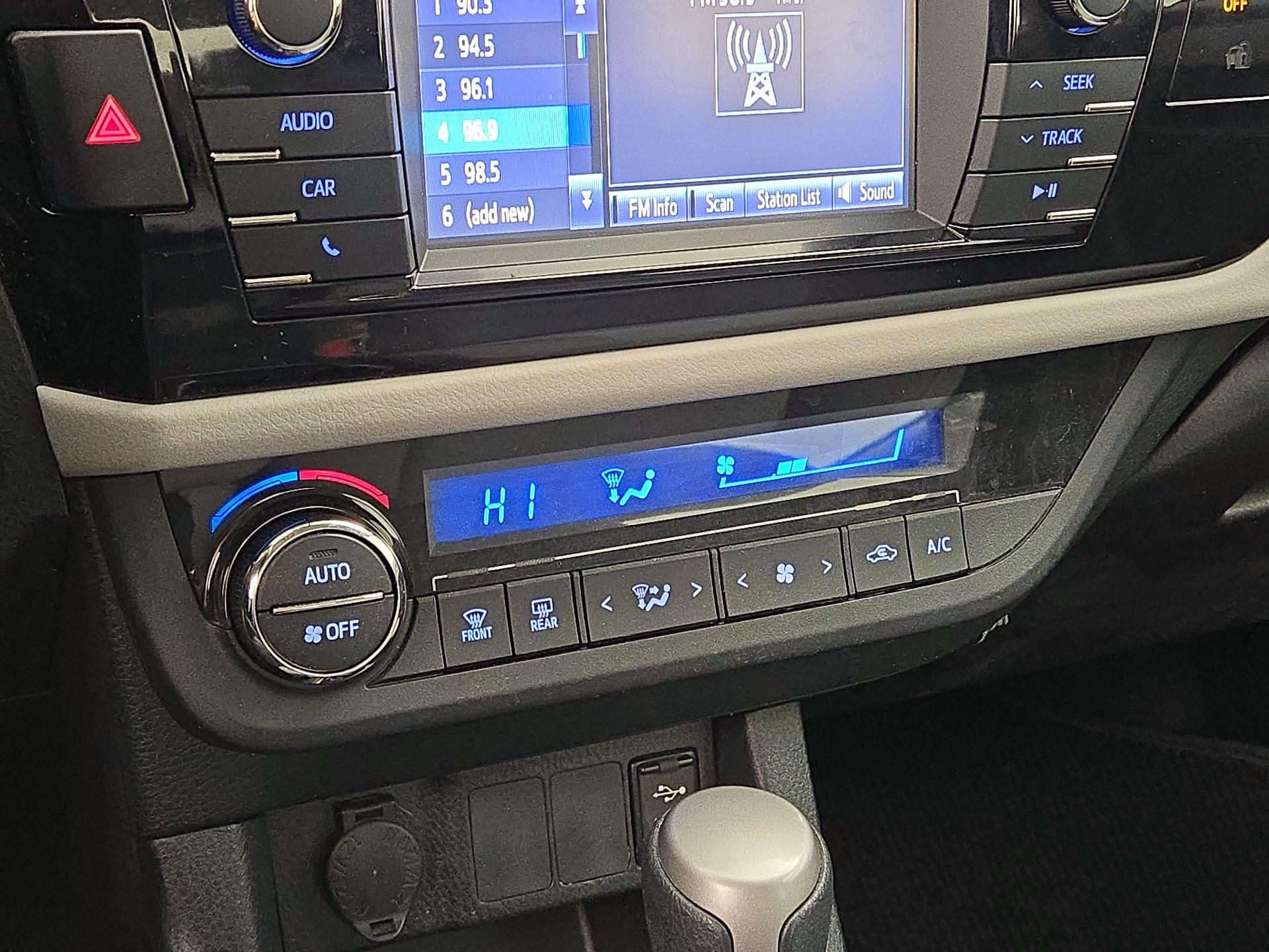 Thumbnail: 2016 Toyota Corolla - 16