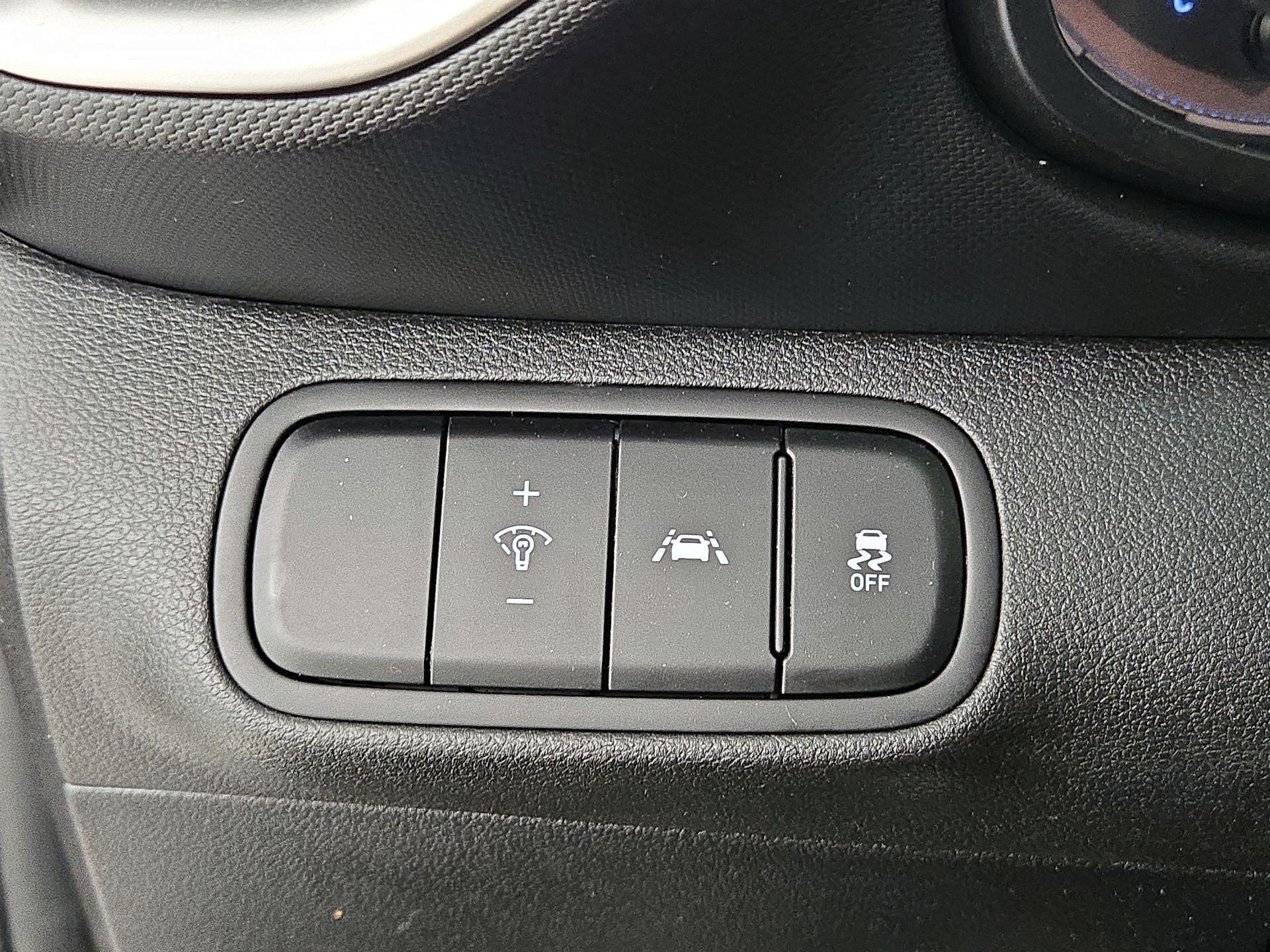 Thumbnail: 2021 Hyundai Venue - 13