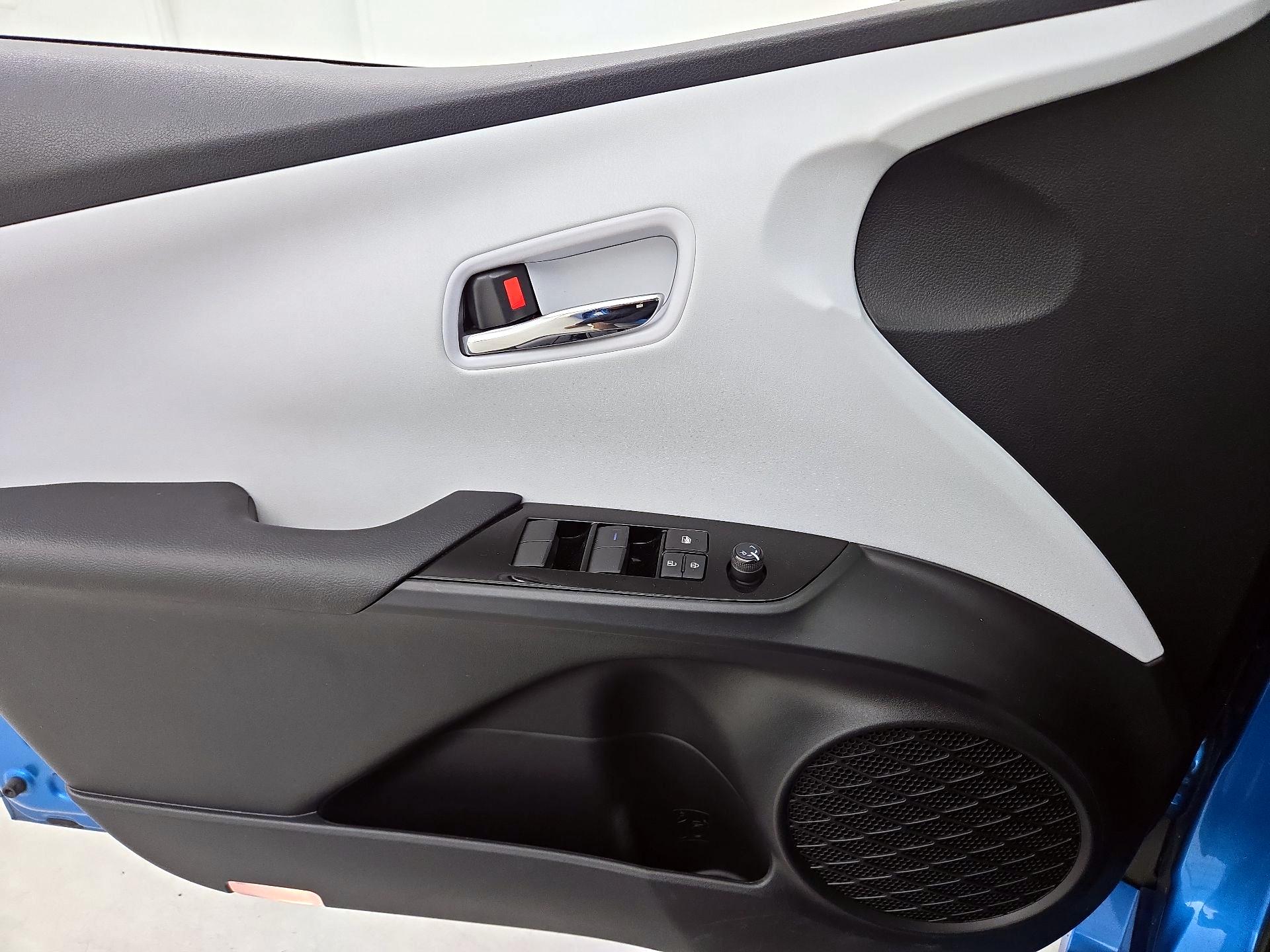 Thumbnail: 2022 Toyota Prius - 12