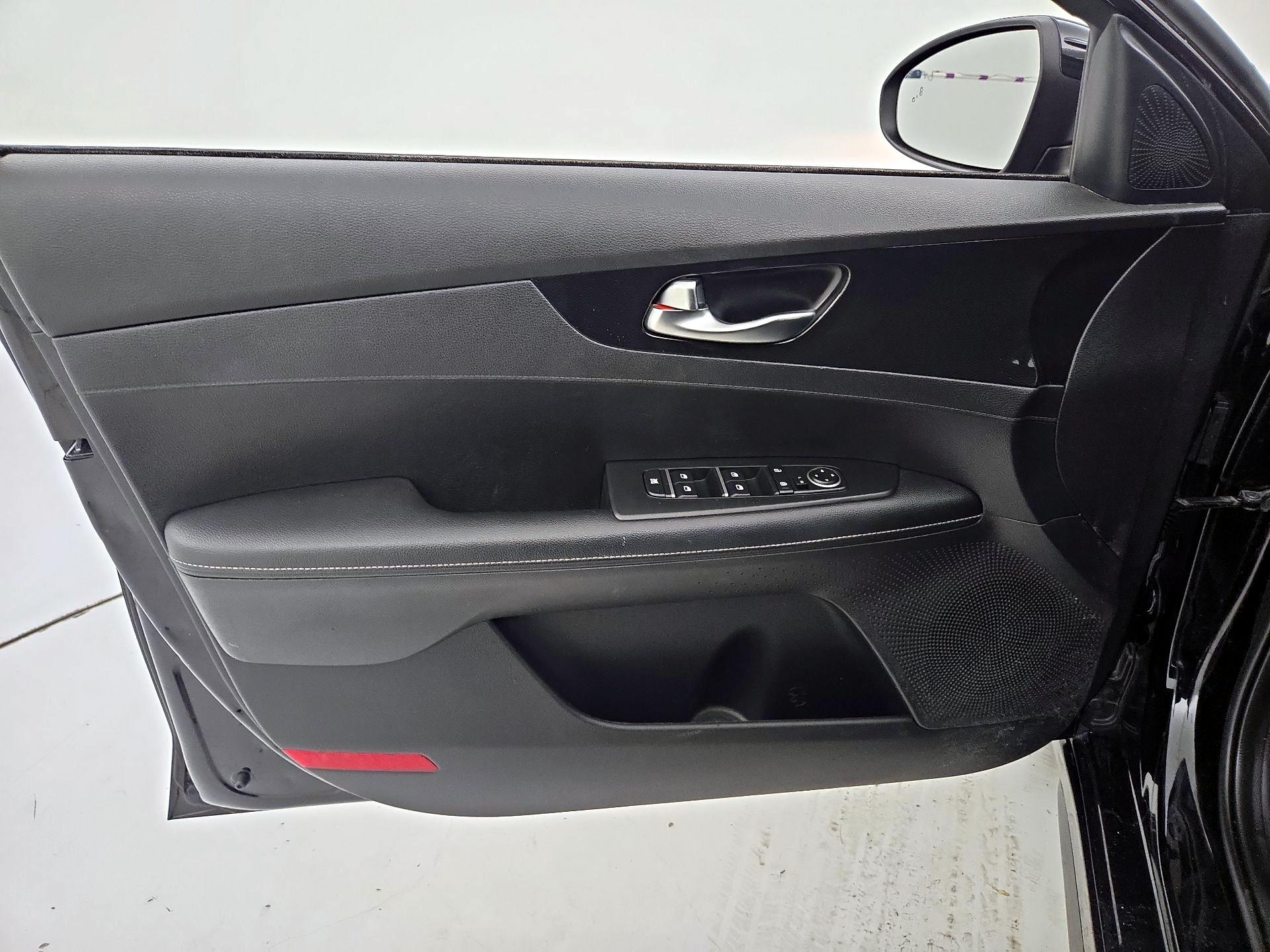 Thumbnail: 2021 Kia Forte - 12