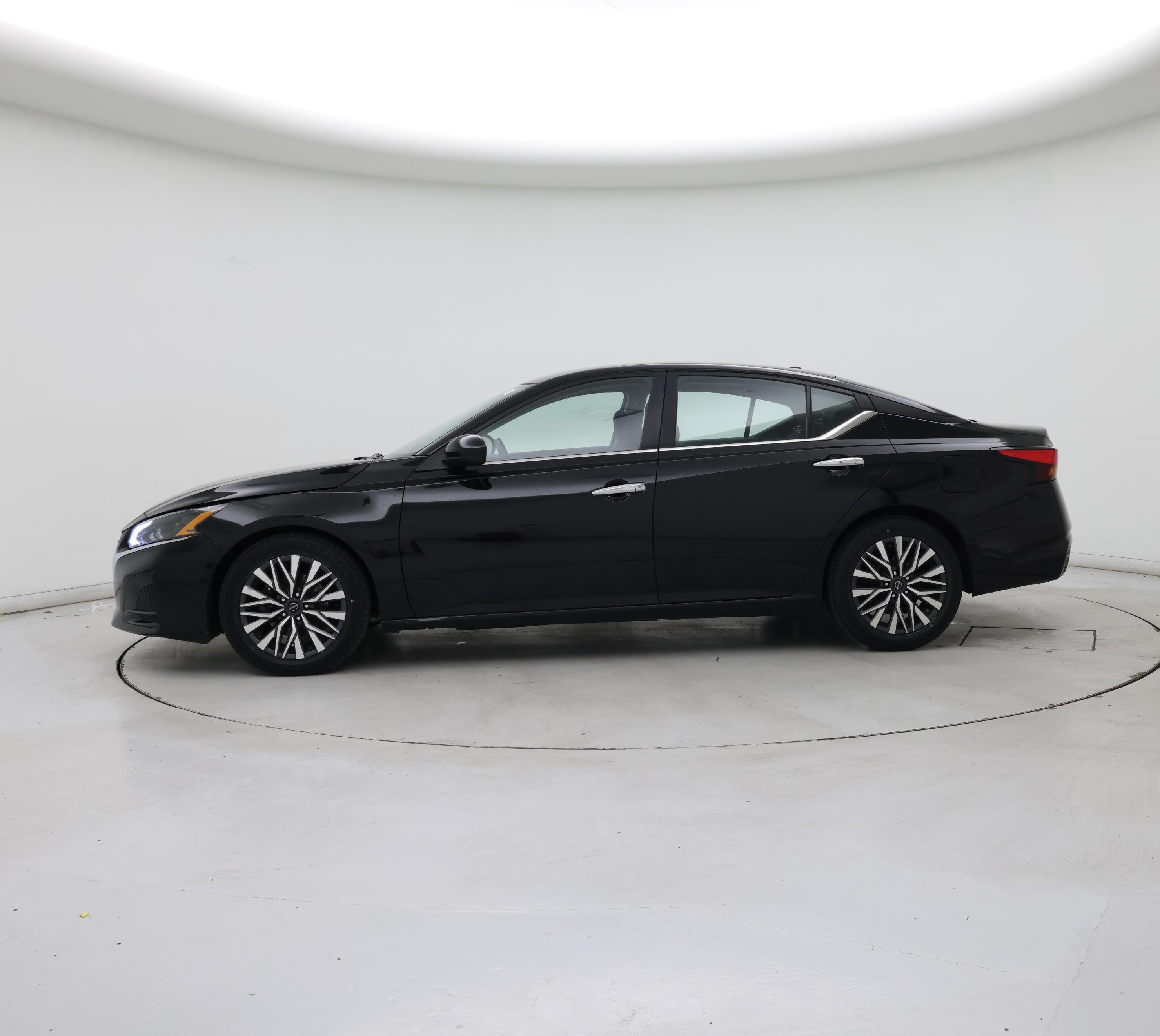 Thumbnail: 2023 Nissan Altima - 3