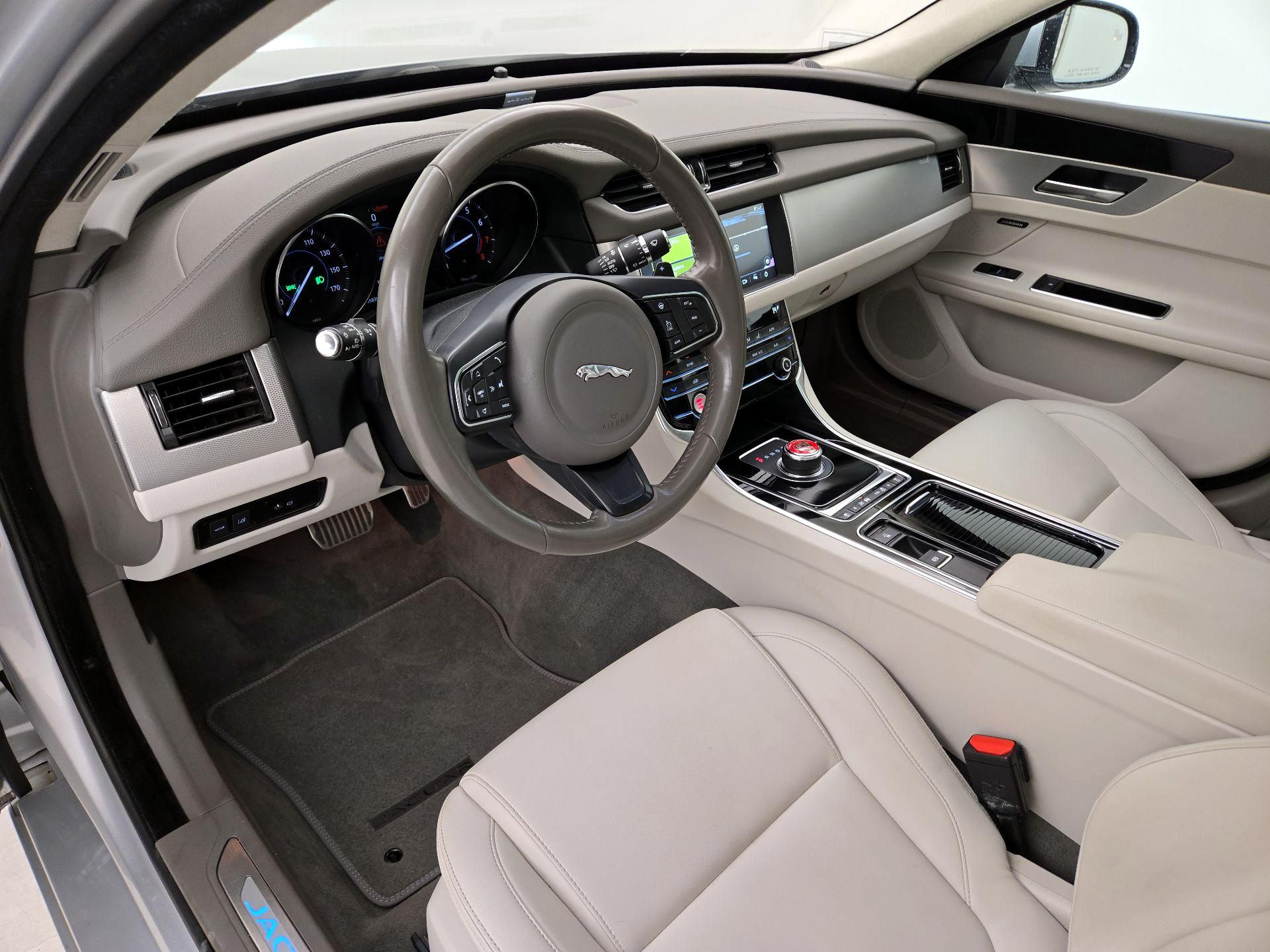 Thumbnail: 2020 Jaguar XF - 11