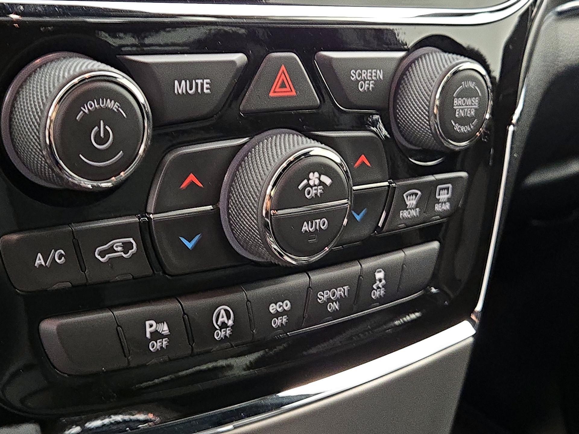 Thumbnail: 2021 Jeep Grand Cherokee - 16