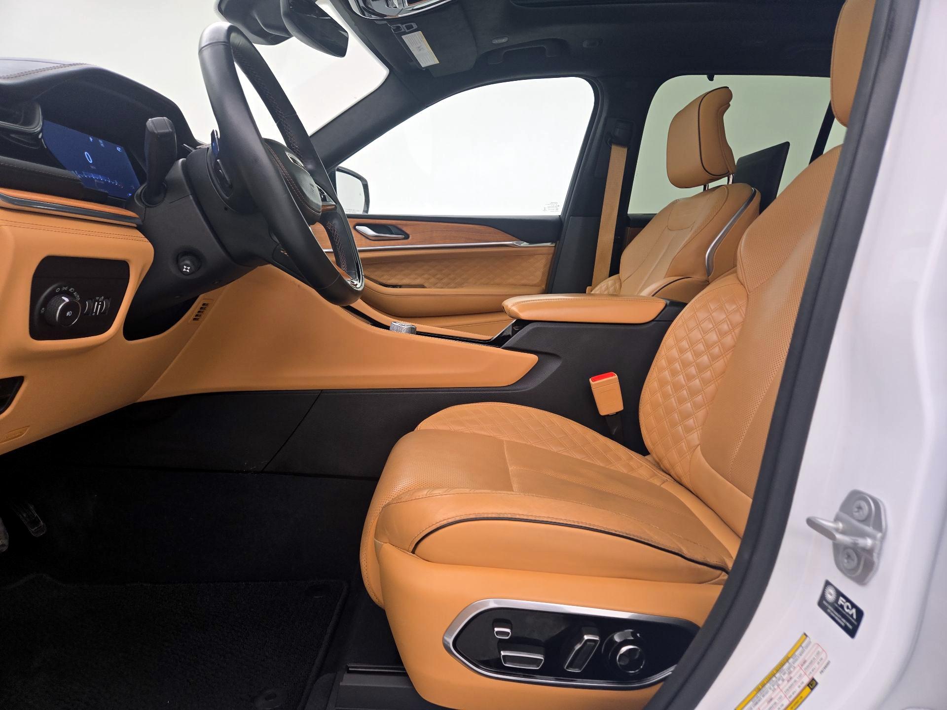 Thumbnail: 2023 Jeep Grand Cherokee - 11