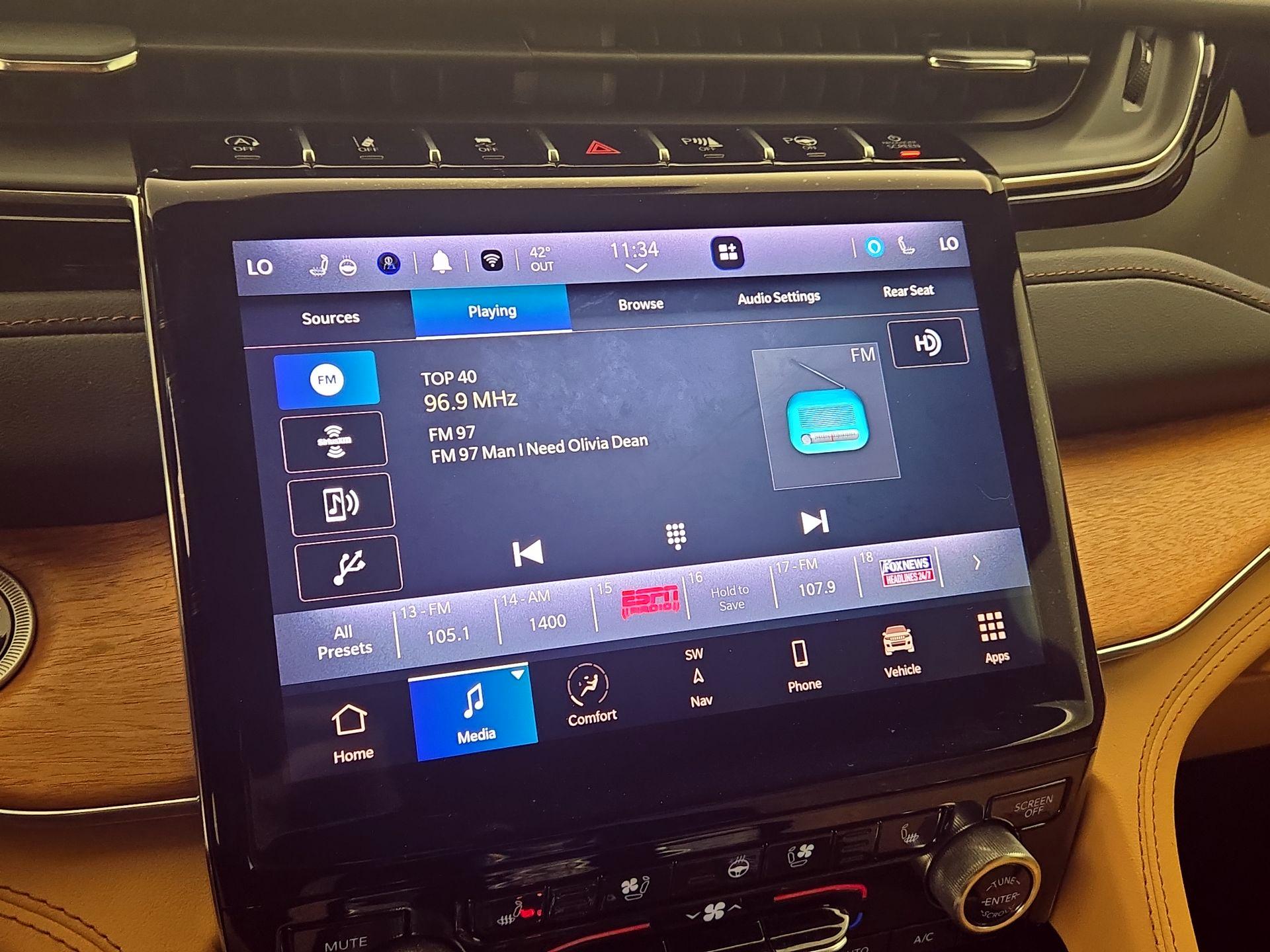 Thumbnail: 2023 Jeep Grand Cherokee - 16