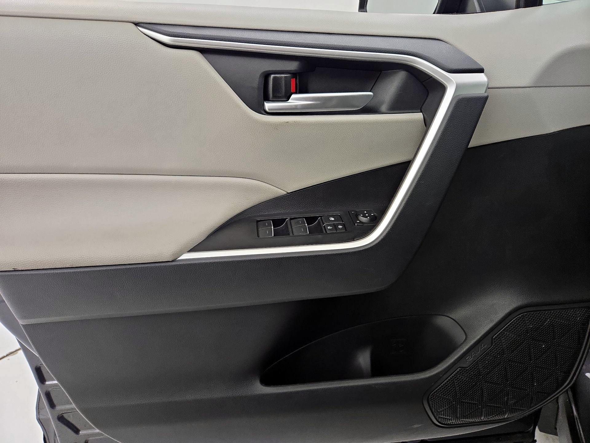 Thumbnail: 2025 Toyota RAV4 - 12