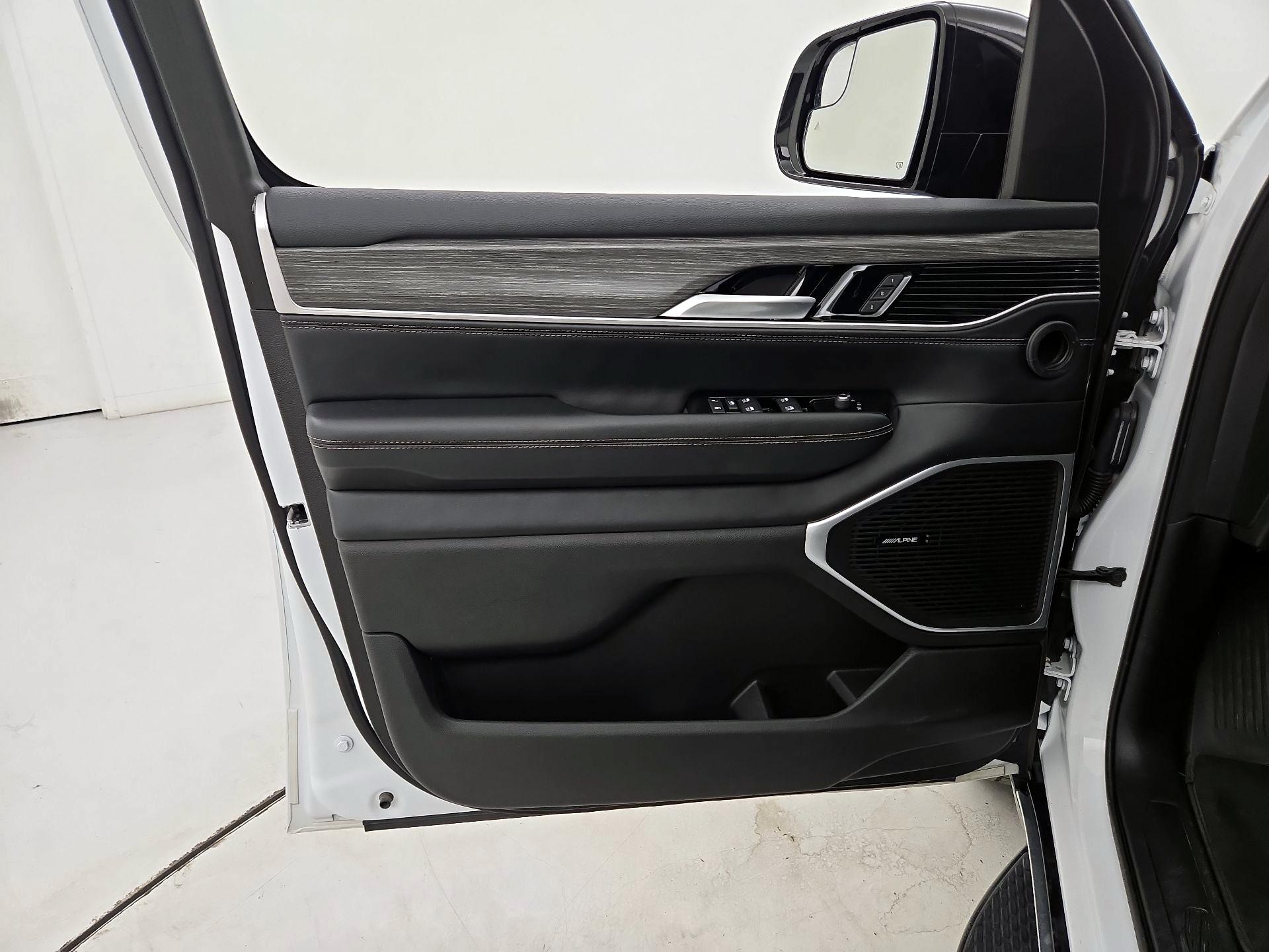 Thumbnail: 2024 Jeep Wagoneer - 12