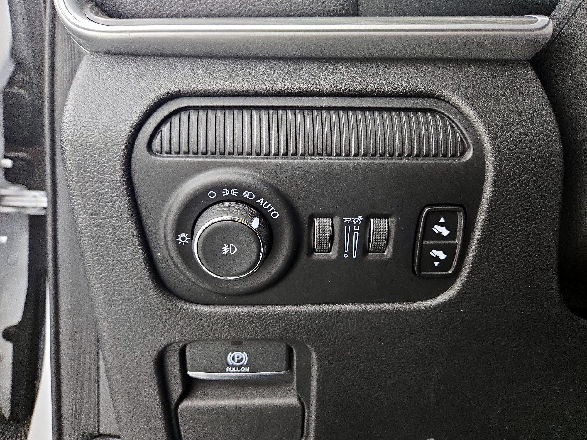 Thumbnail: 2024 Jeep Wagoneer - 13