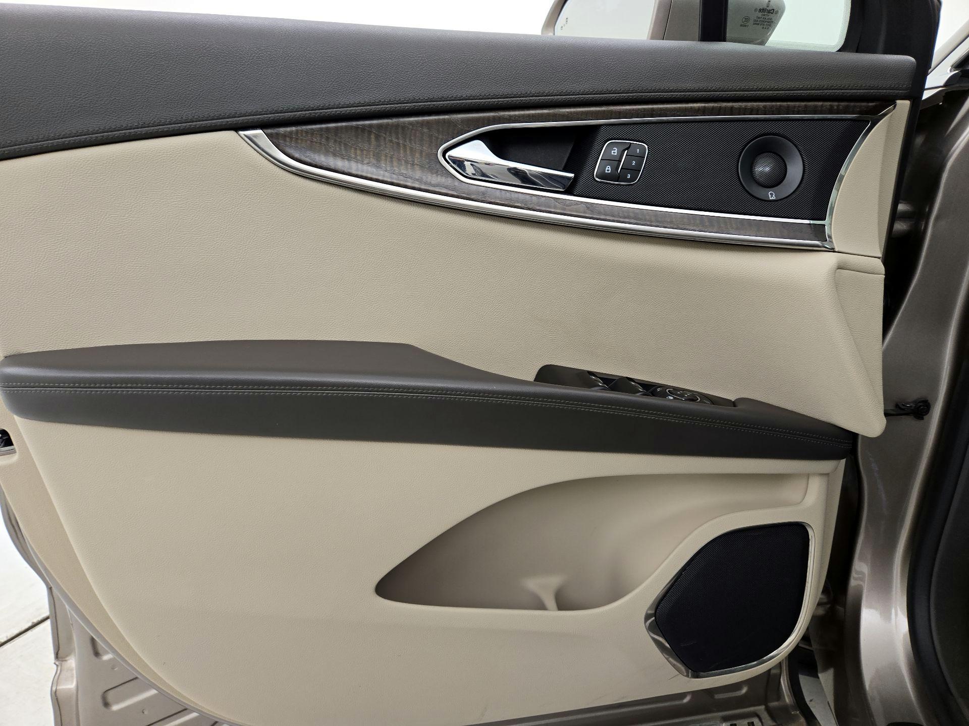 Thumbnail: 2020 Lincoln Nautilus - 12