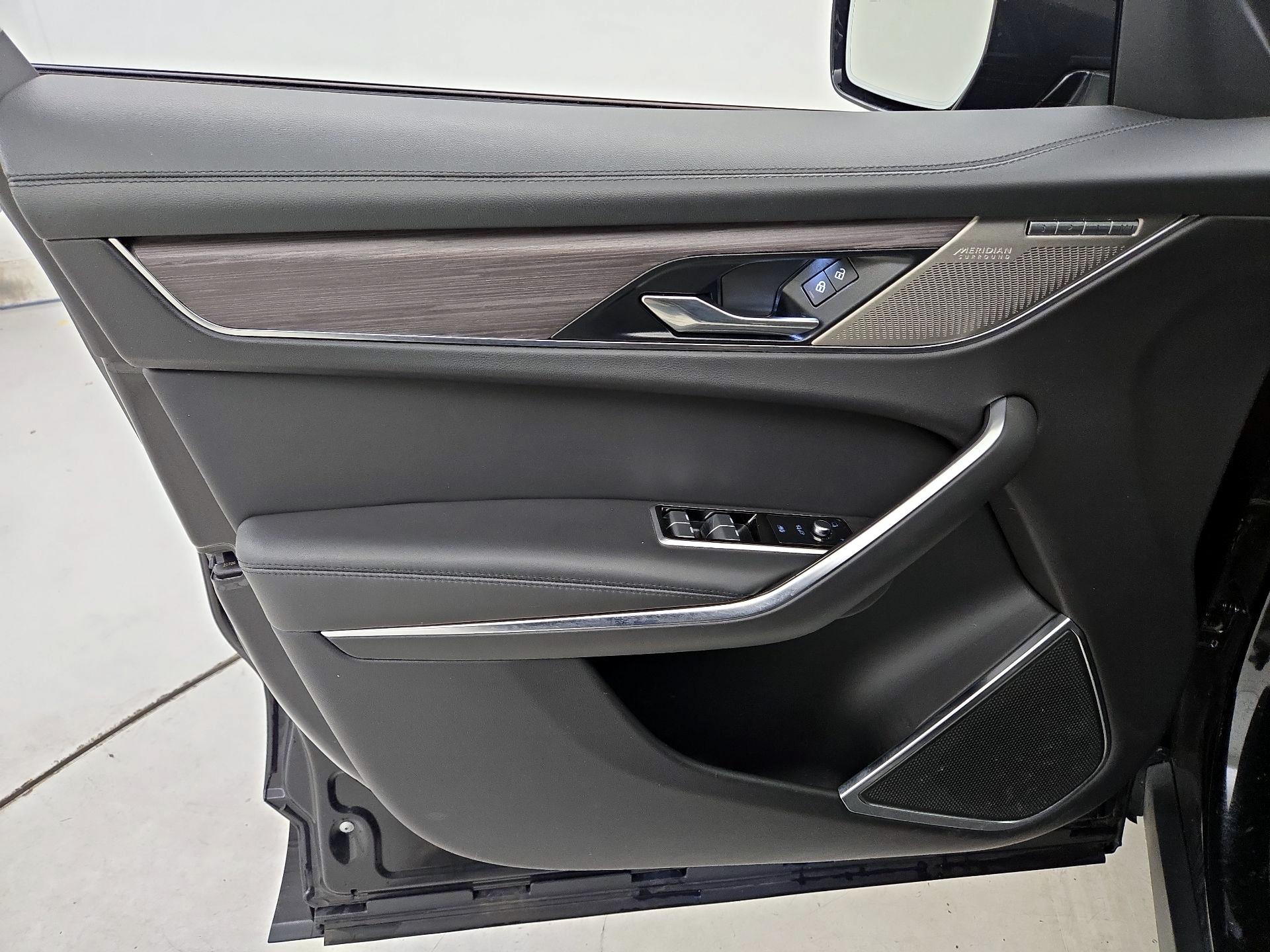 Thumbnail: 2022 Jaguar F-Pace - 12