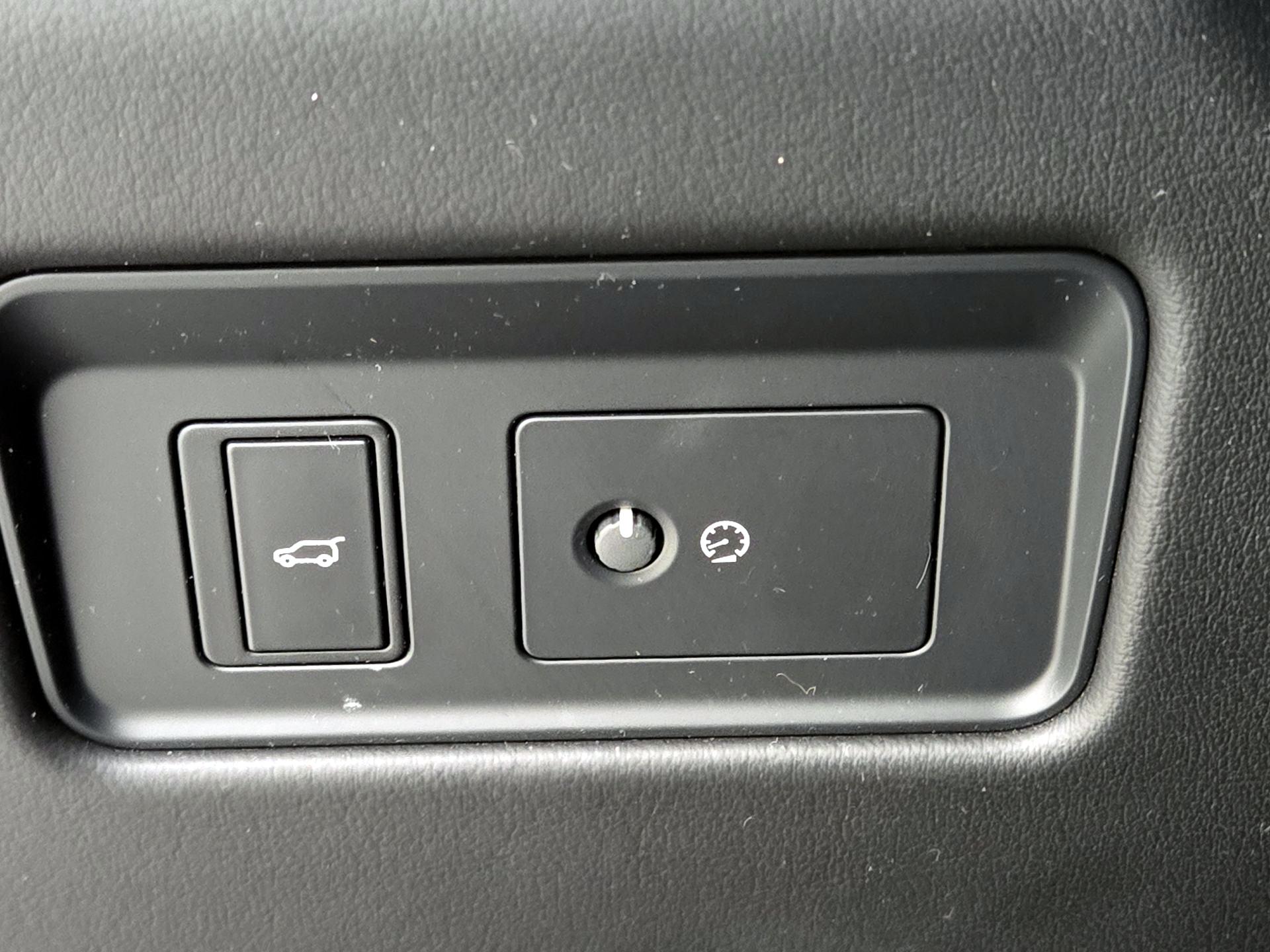 Thumbnail: 2022 Jaguar F-Pace - 13