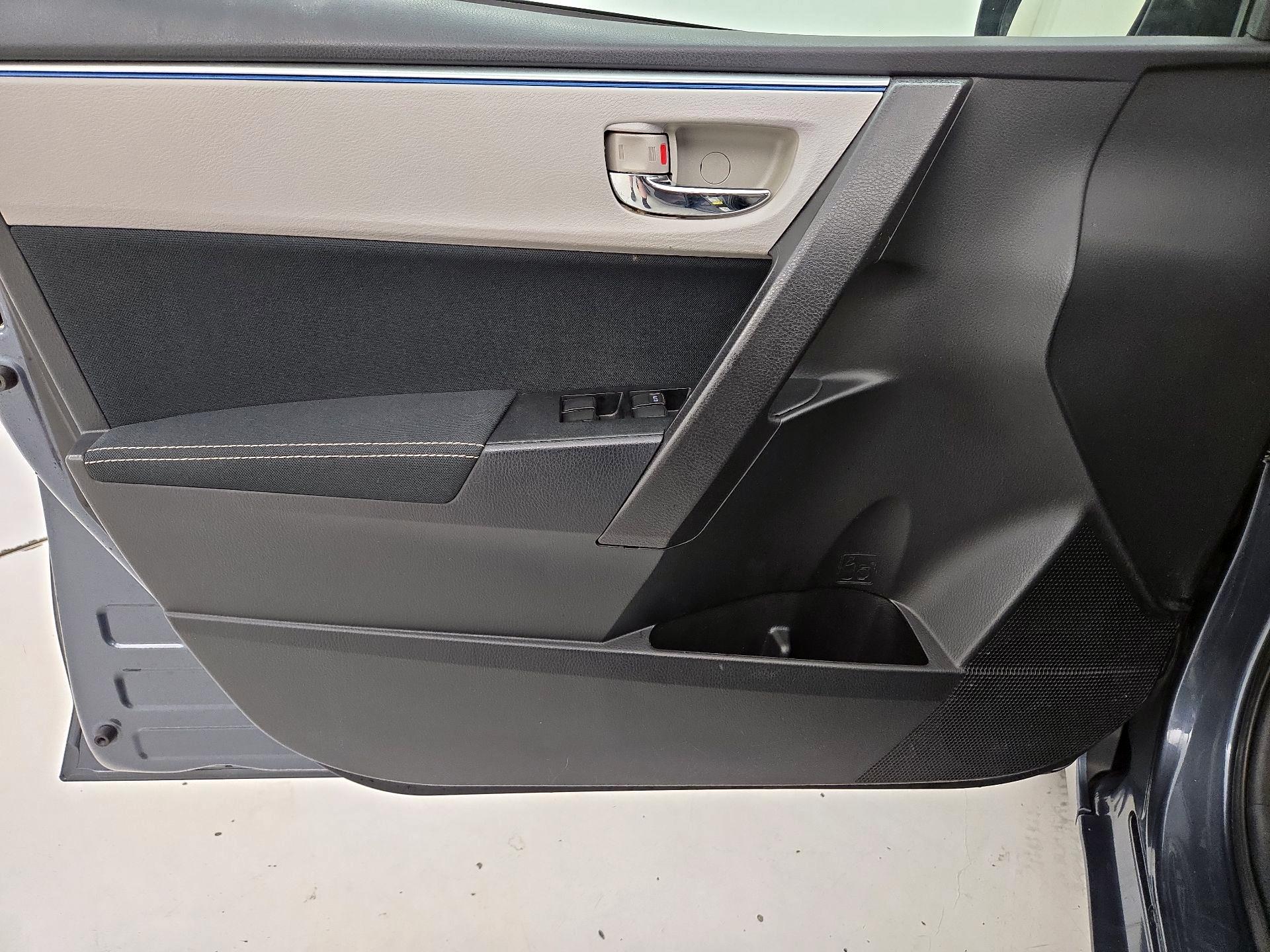 Thumbnail: 2015 Toyota Corolla - 12