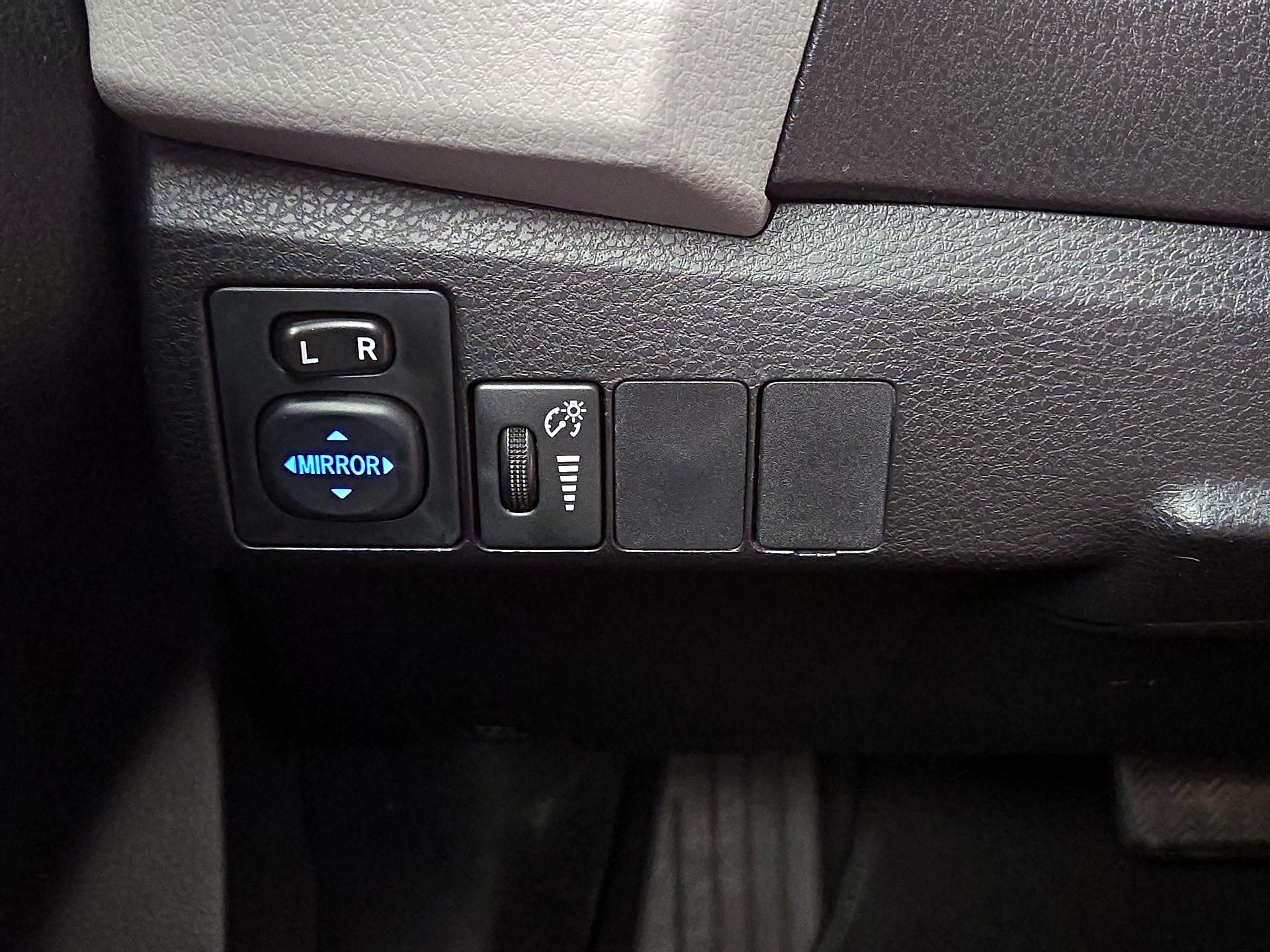 Thumbnail: 2015 Toyota Corolla - 13