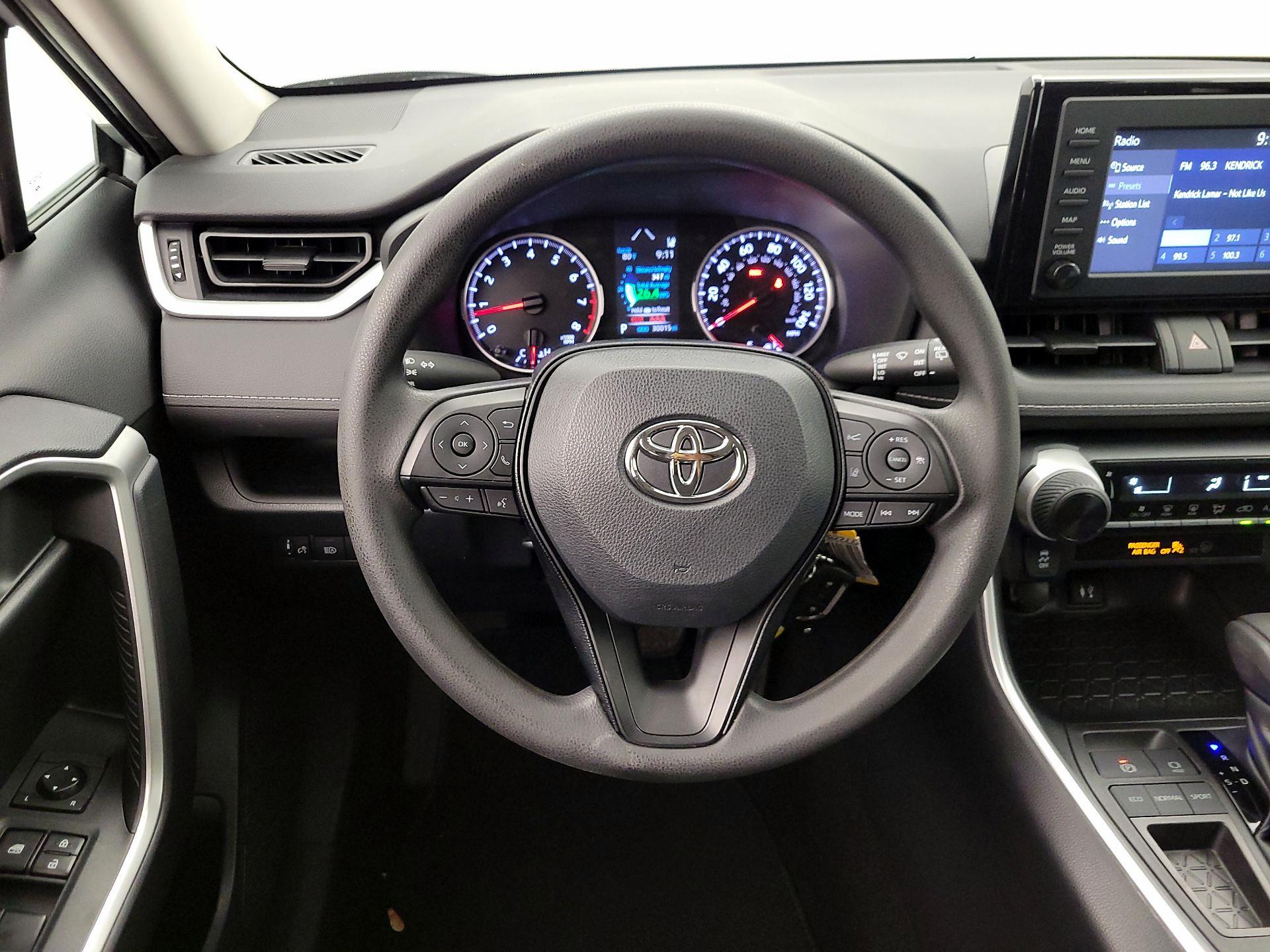 Thumbnail: 2019 Toyota RAV4 - 10
