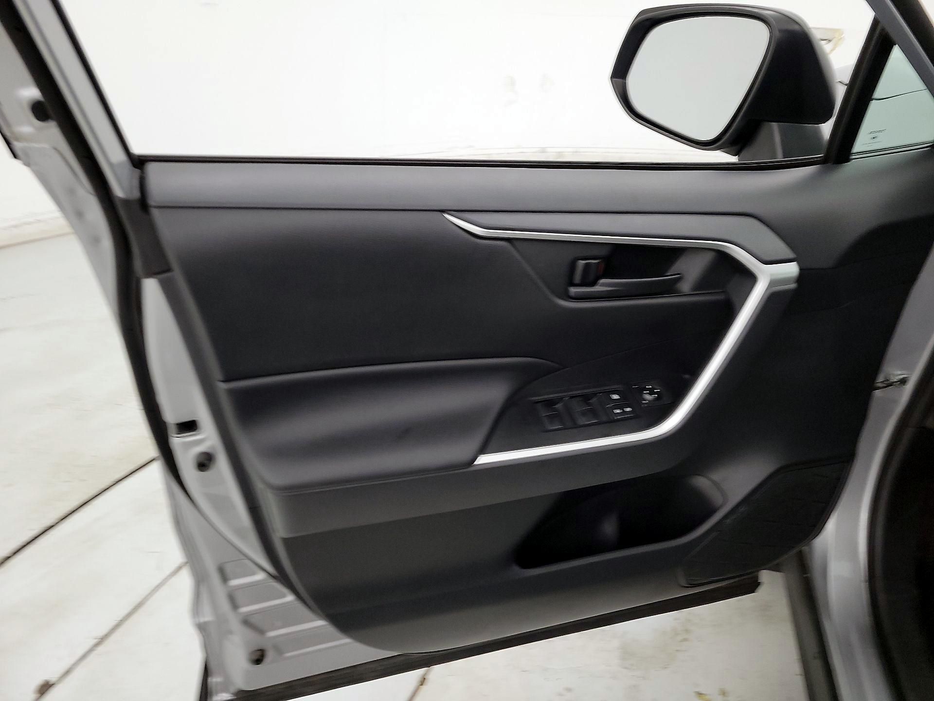 Thumbnail: 2019 Toyota RAV4 - 12