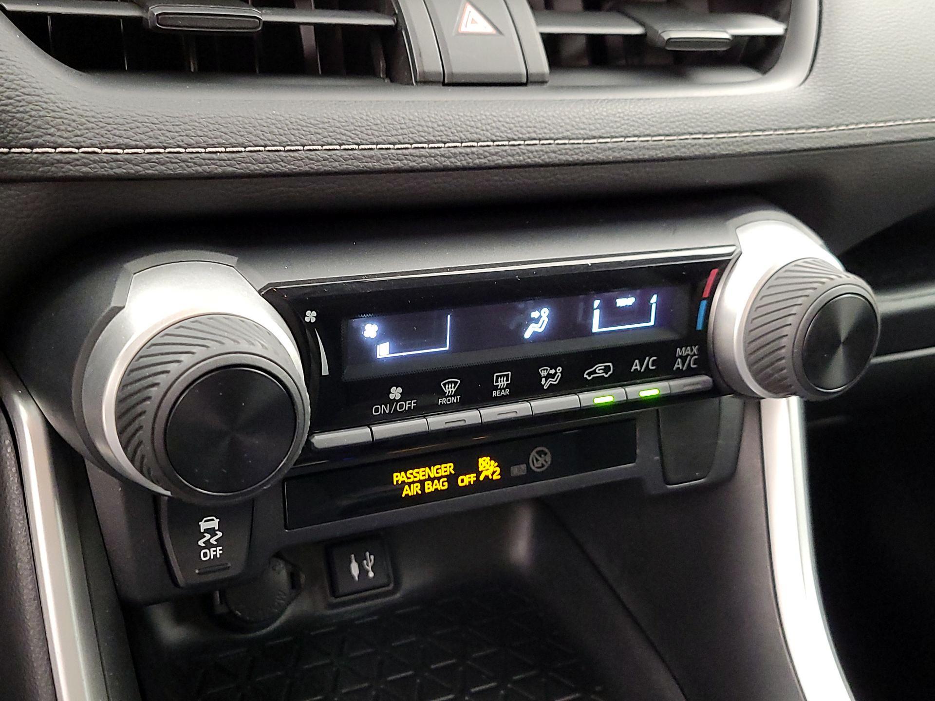 Thumbnail: 2019 Toyota RAV4 - 16