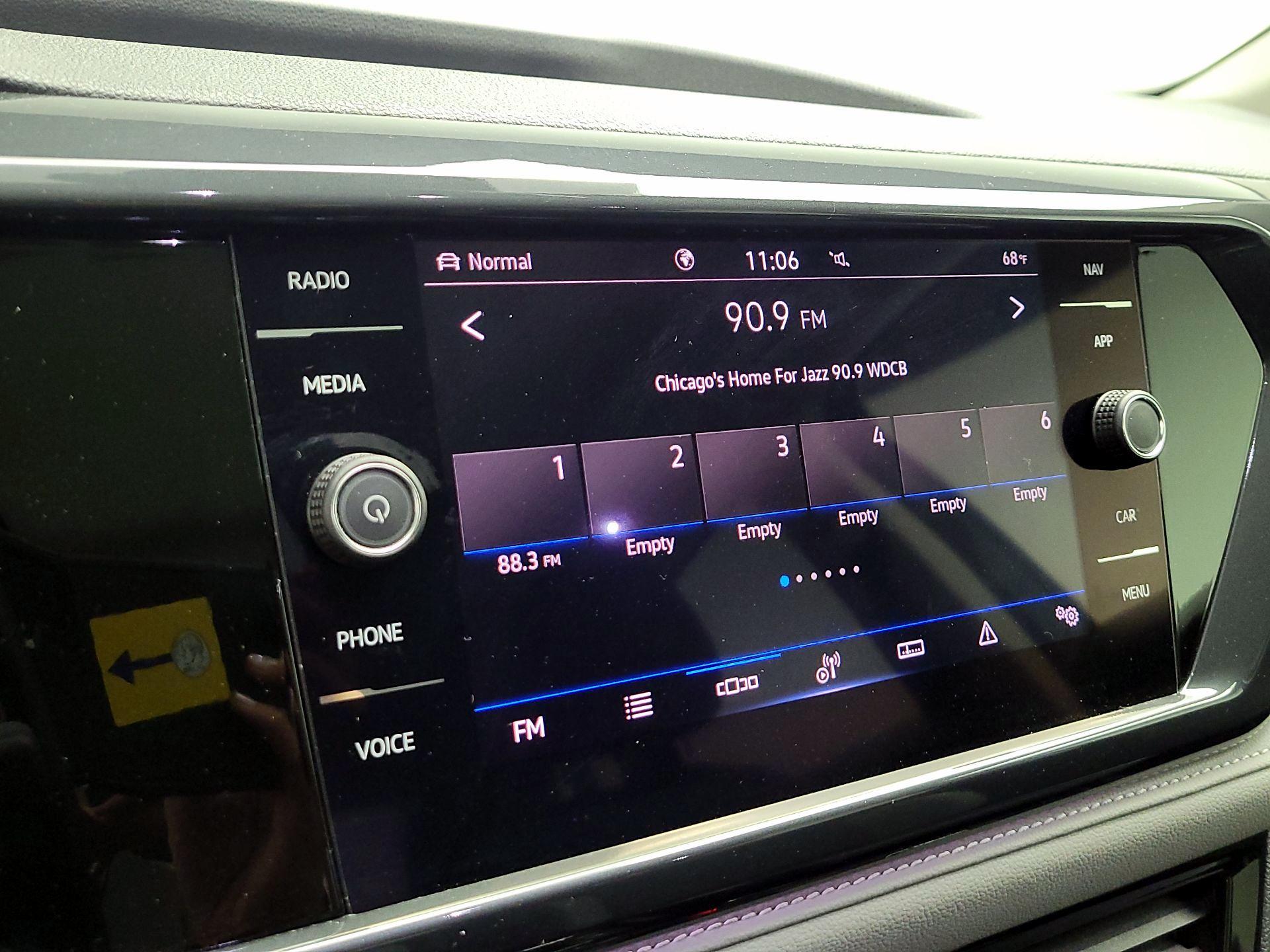 Thumbnail: 2022 Volkswagen Taos - 15