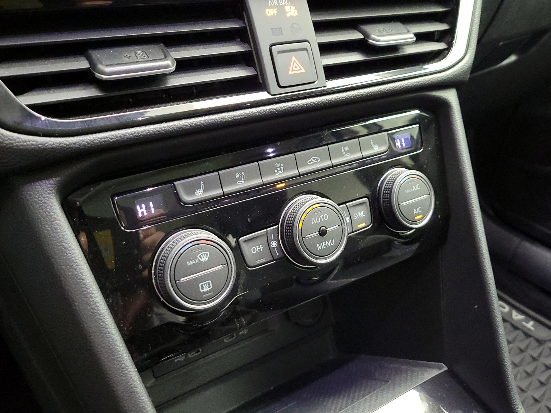 Thumbnail: 2022 Volkswagen Taos - 16