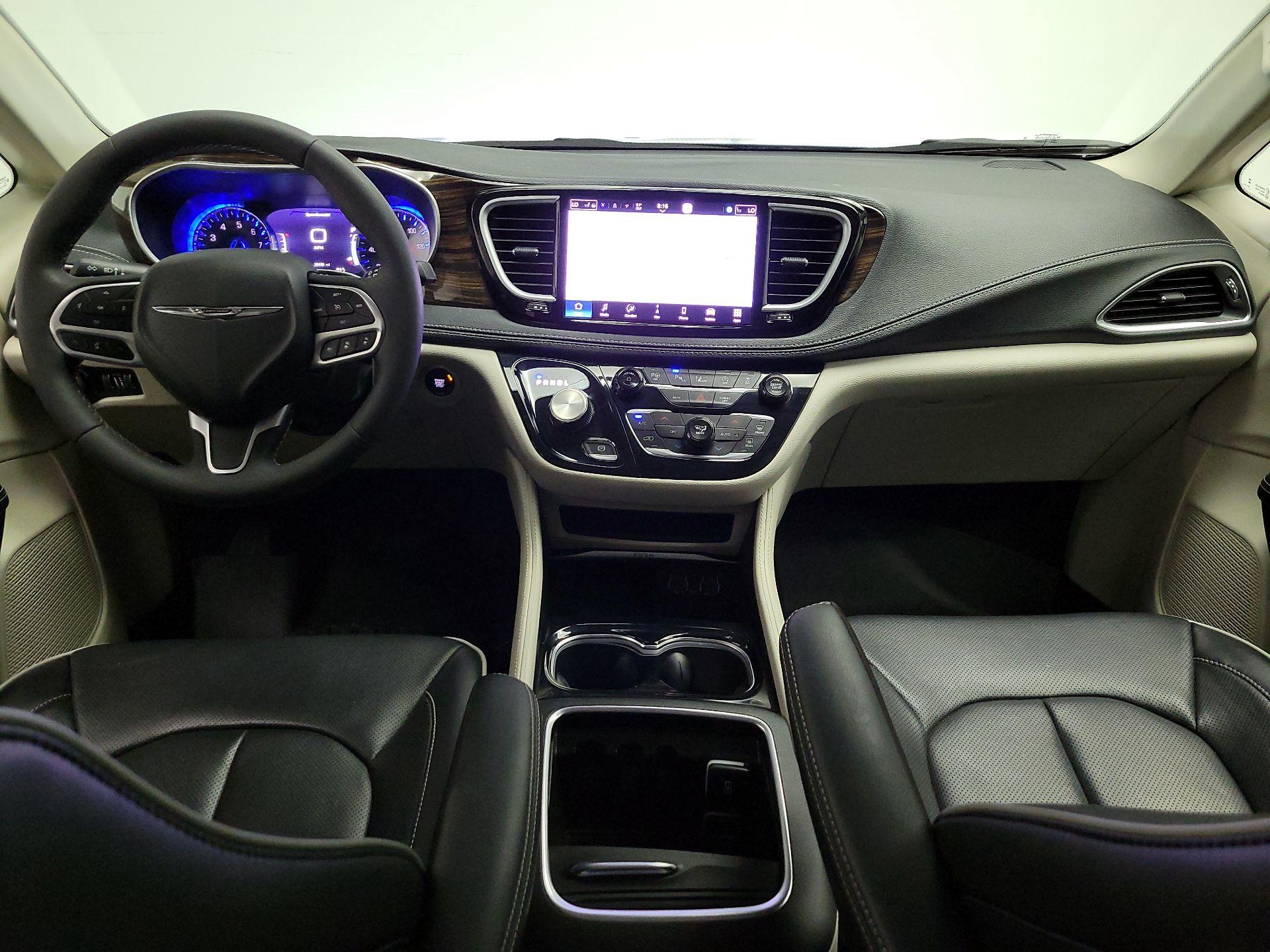 Thumbnail: 2023 Chrysler Pacifica - 9