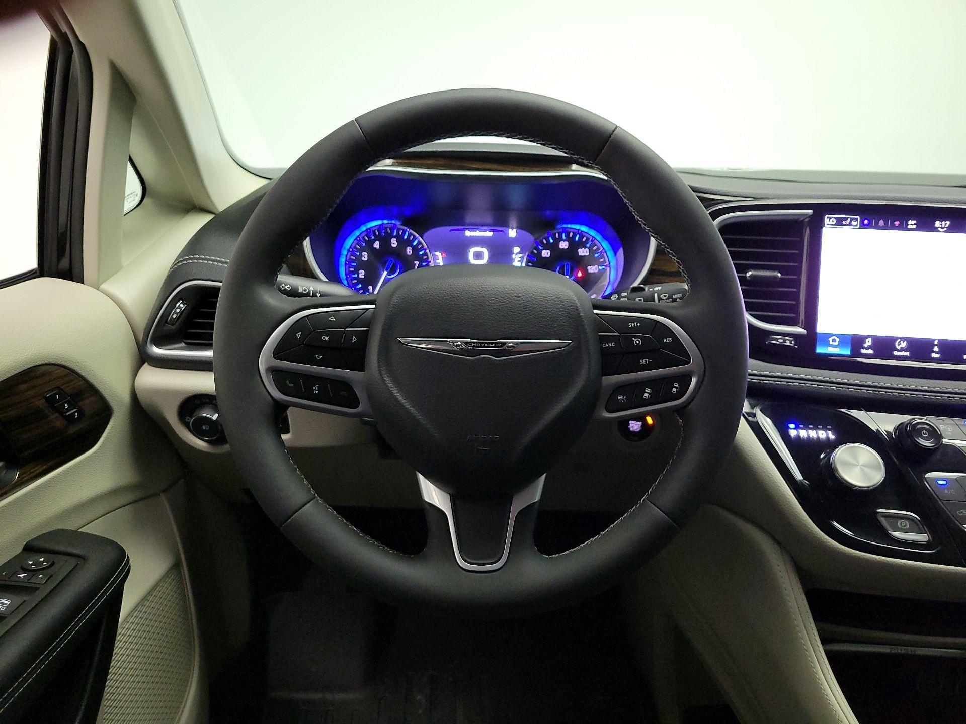Thumbnail: 2023 Chrysler Pacifica - 10