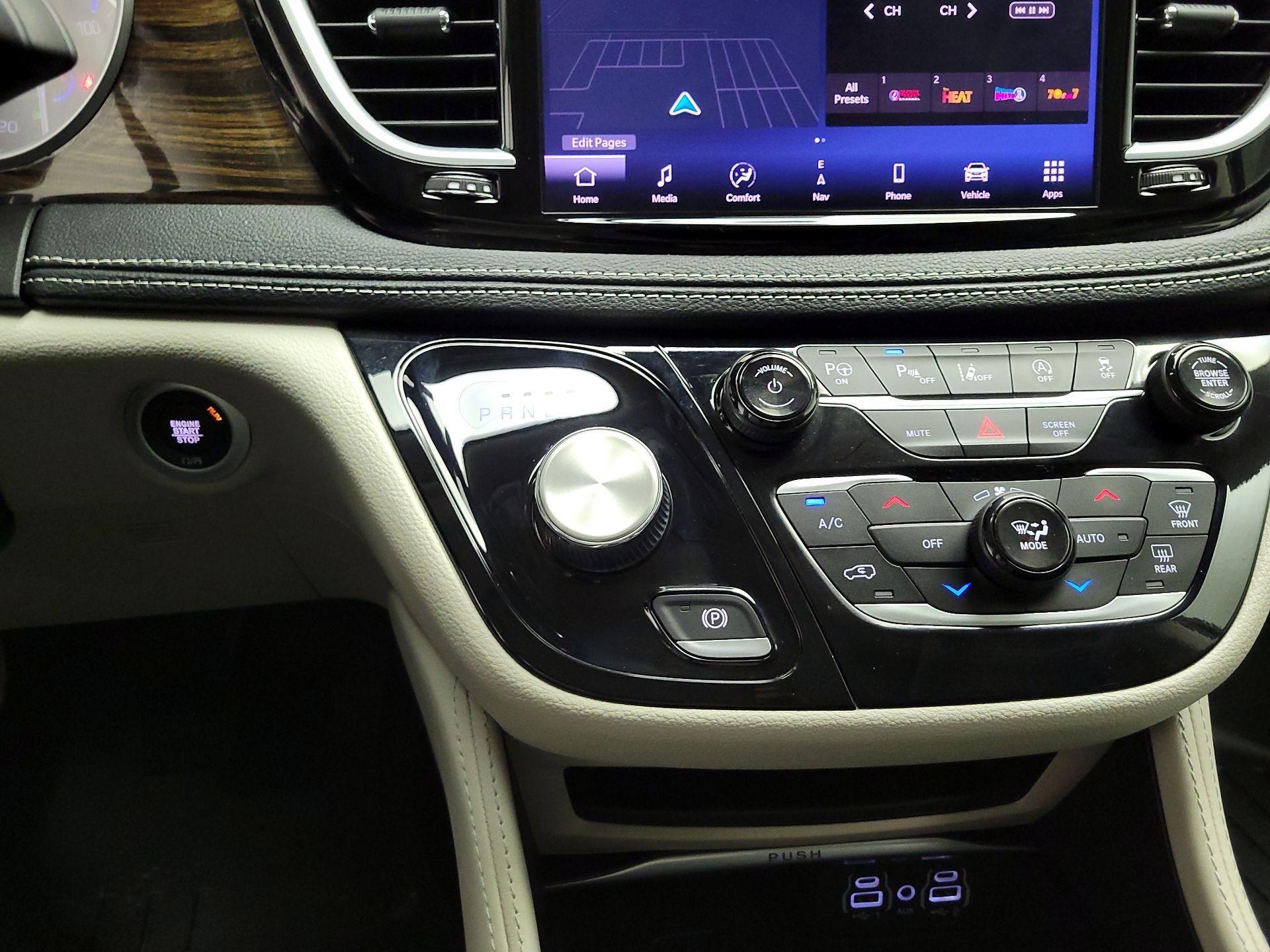 Thumbnail: 2023 Chrysler Pacifica - 17