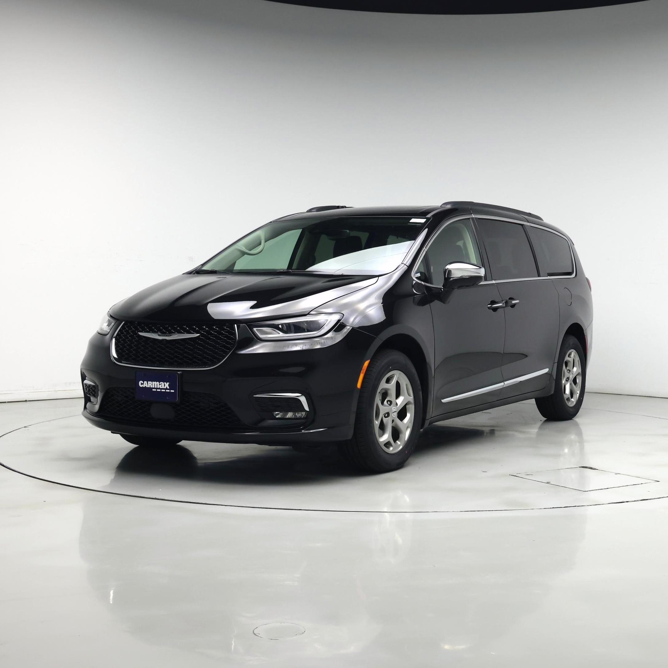 Thumbnail: 2023 Chrysler Pacifica - 4