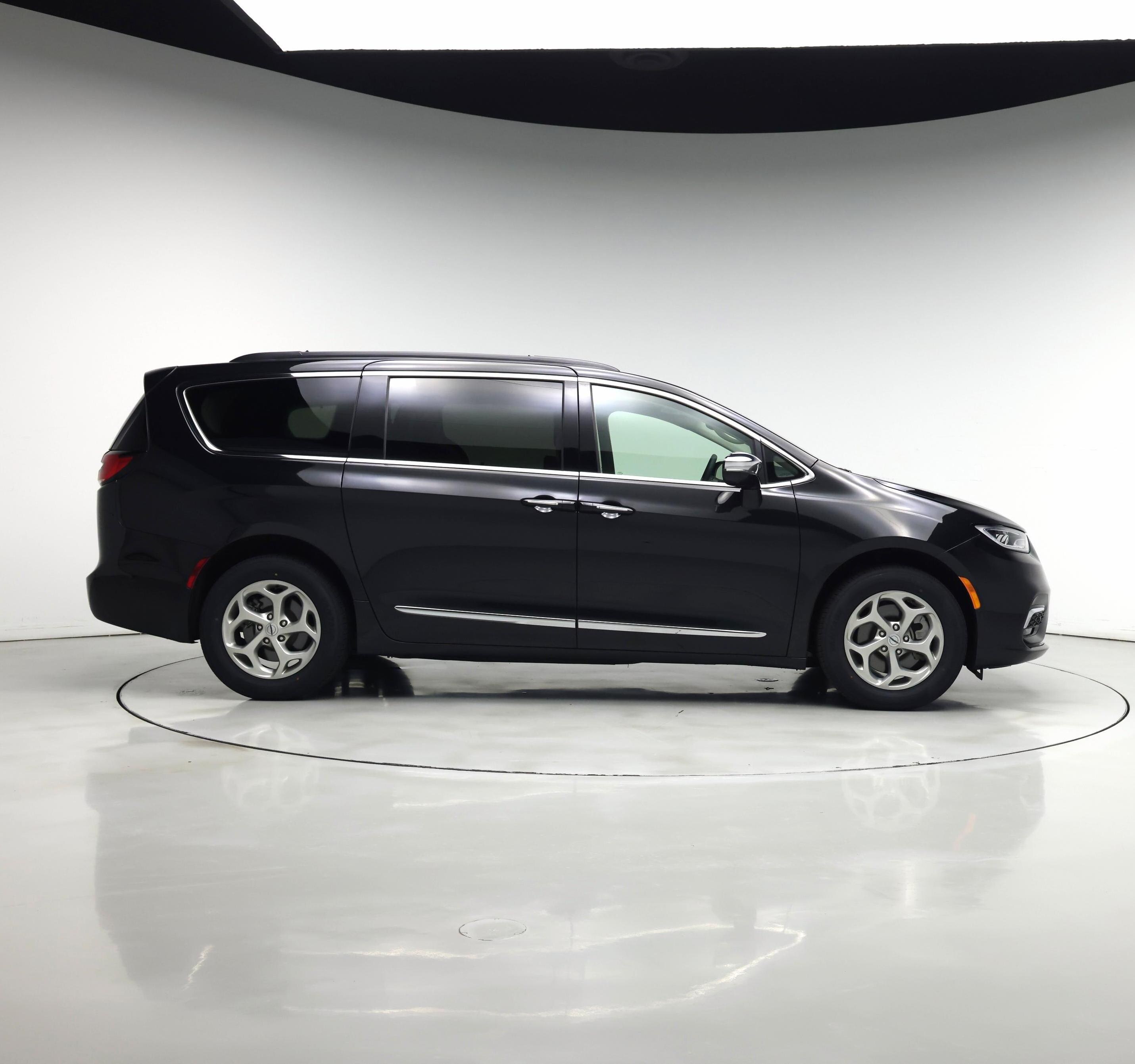 Thumbnail: 2023 Chrysler Pacifica - 7