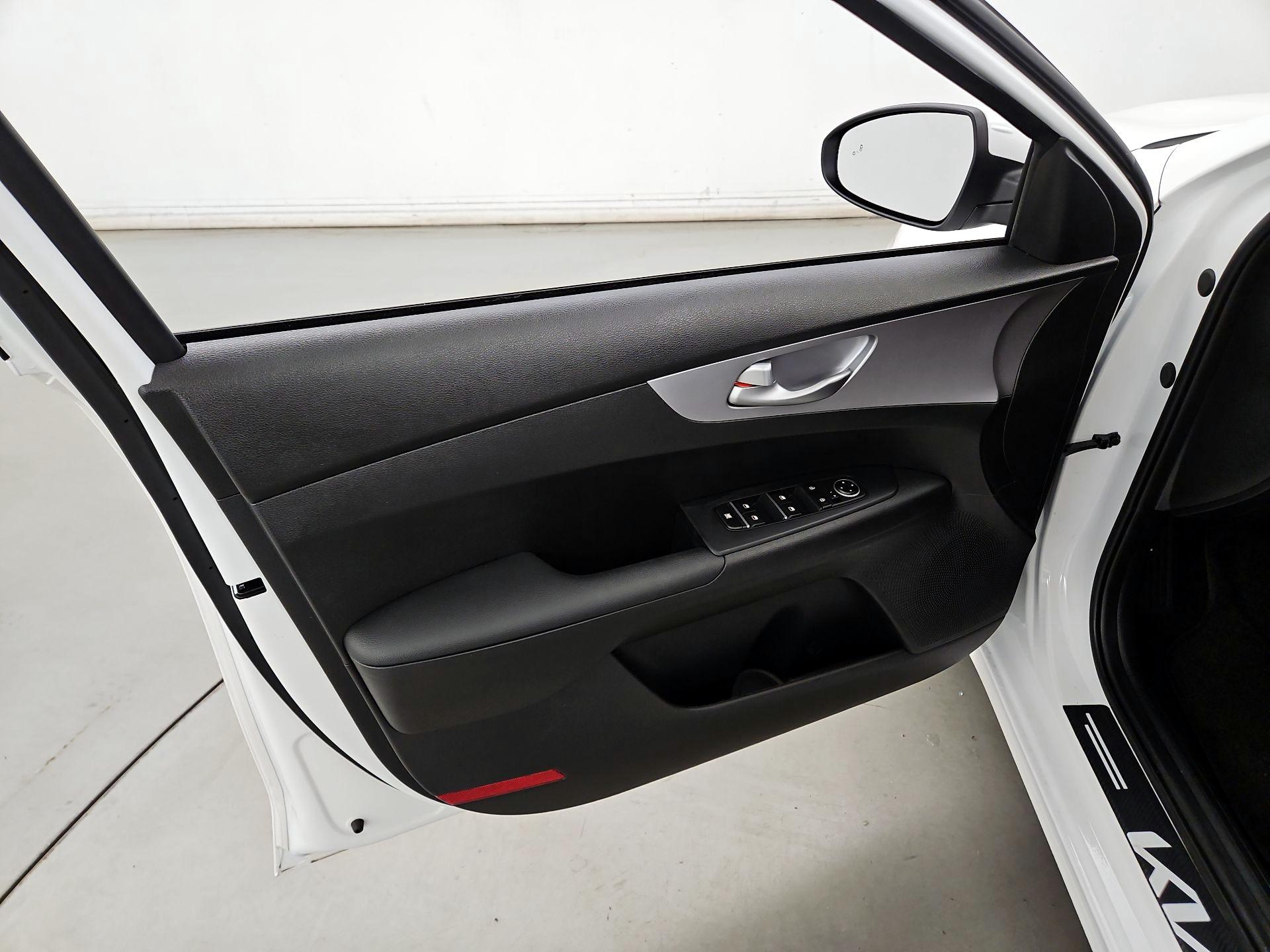 Thumbnail: 2024 Kia Forte - 12