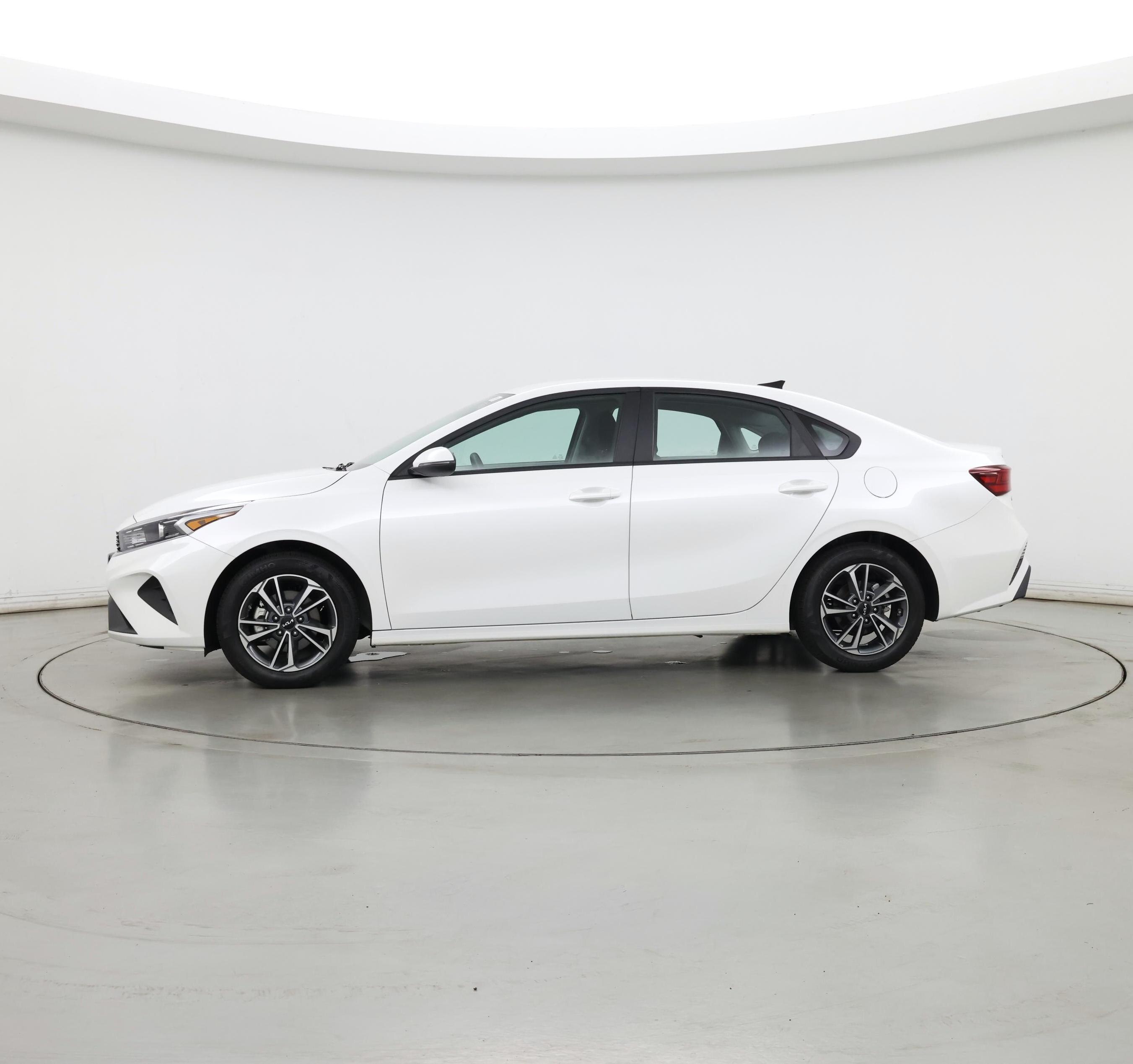 Thumbnail: 2024 Kia Forte - 3