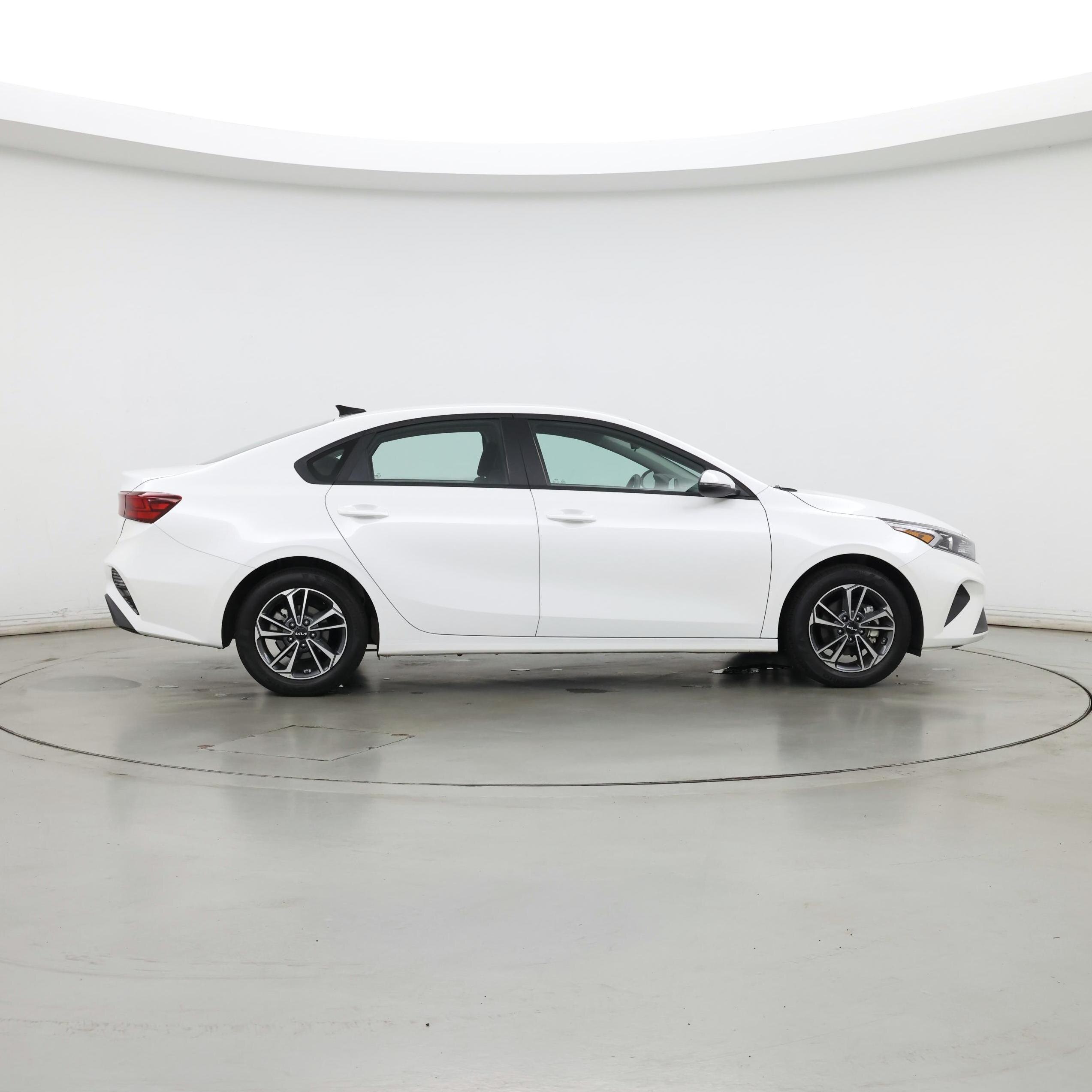 Thumbnail: 2024 Kia Forte - 7