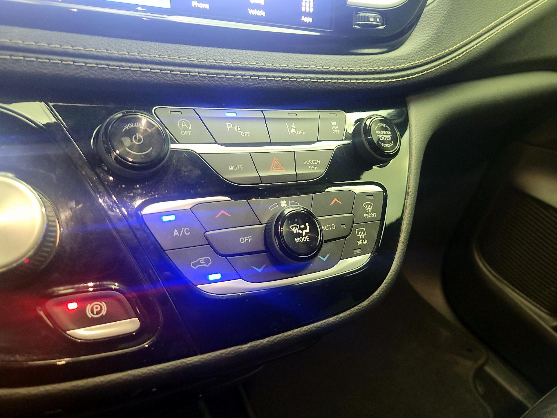 Thumbnail: 2021 Chrysler Pacifica - 15