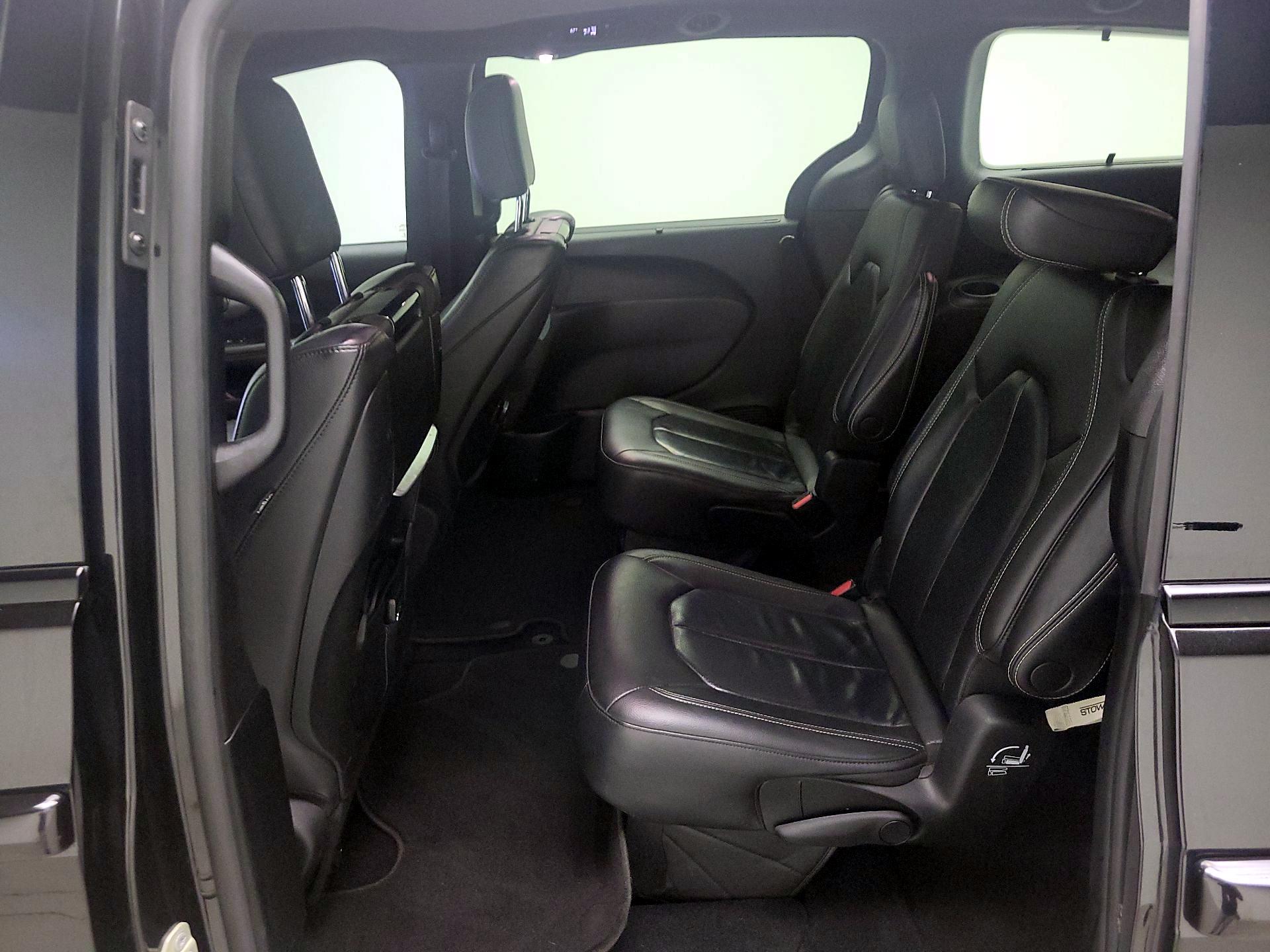 Thumbnail: 2021 Chrysler Pacifica - 17