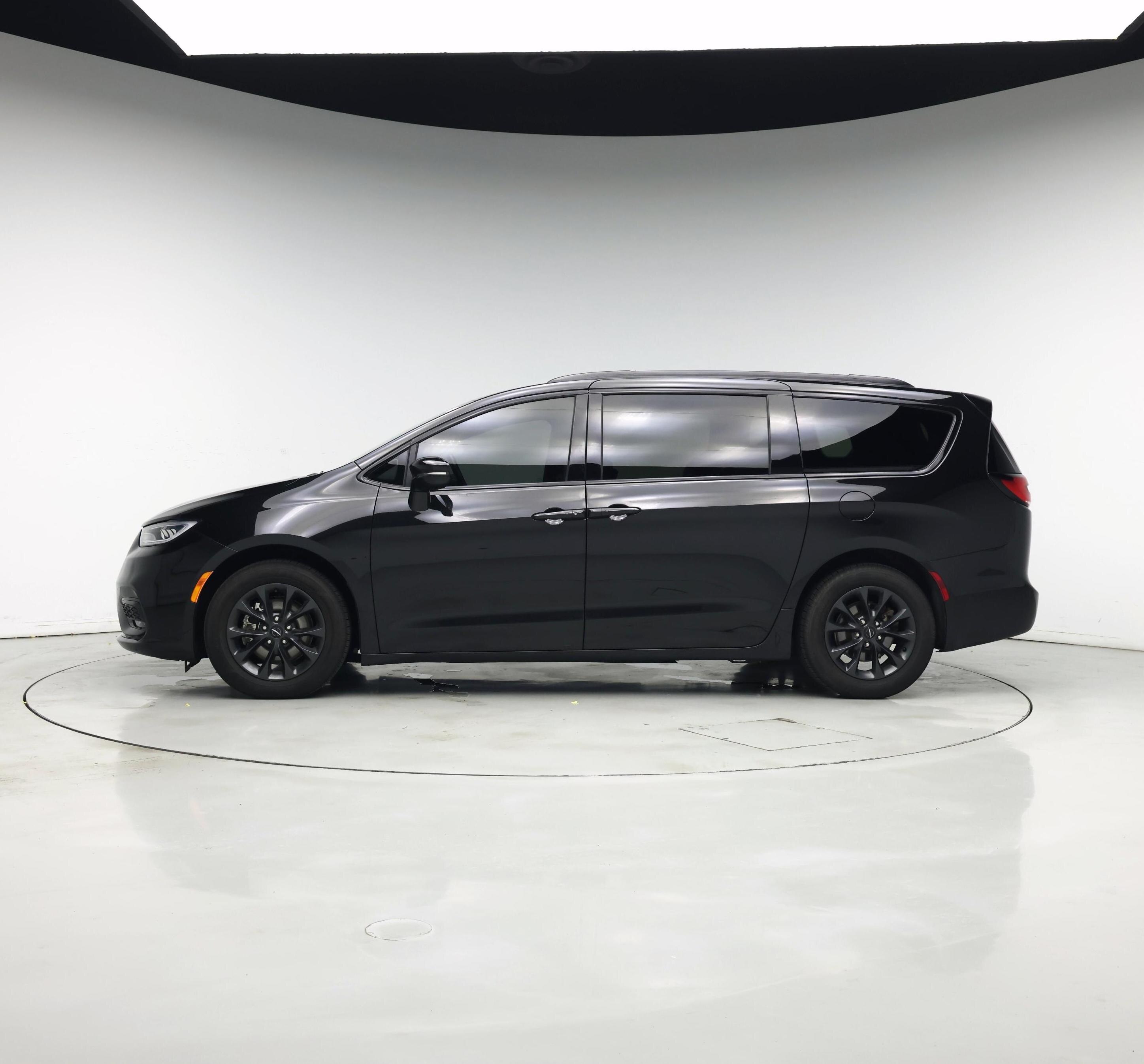 Thumbnail: 2021 Chrysler Pacifica - 3