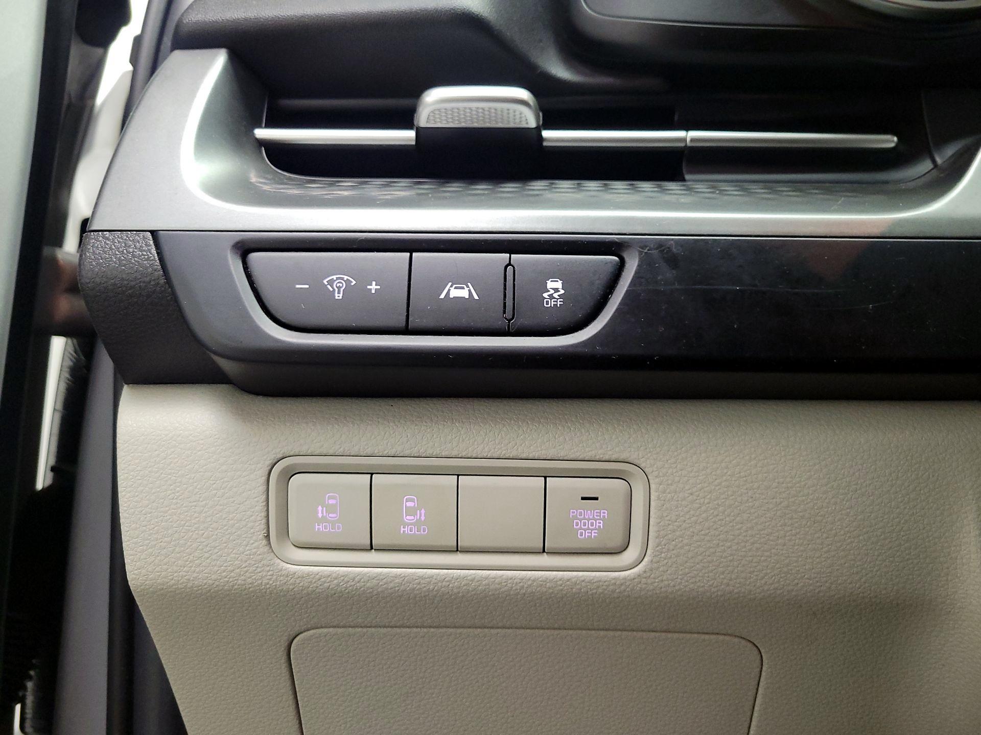 Thumbnail: 2022 Kia Carnival - 13