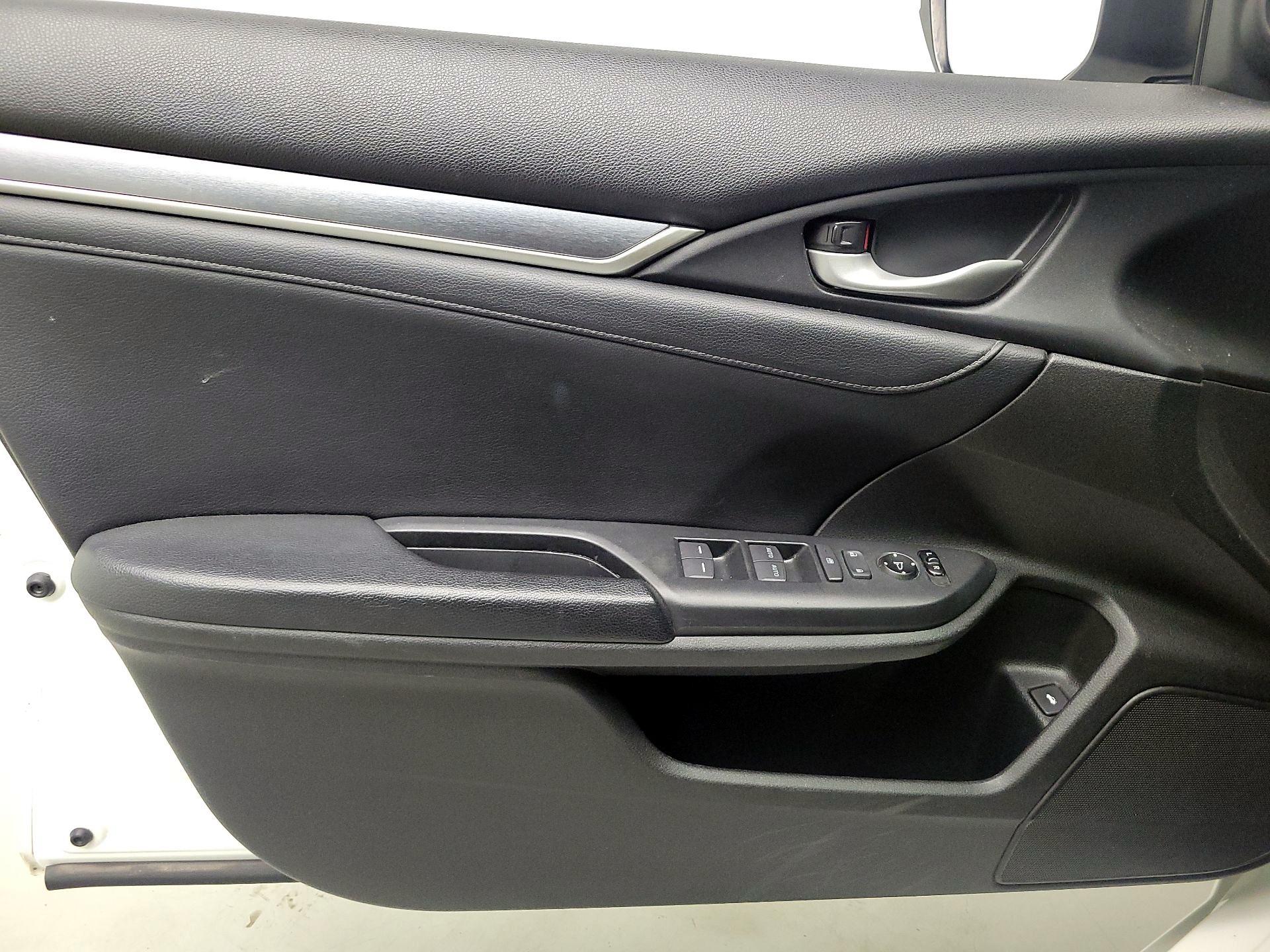 Thumbnail: 2016 Honda Civic - 12