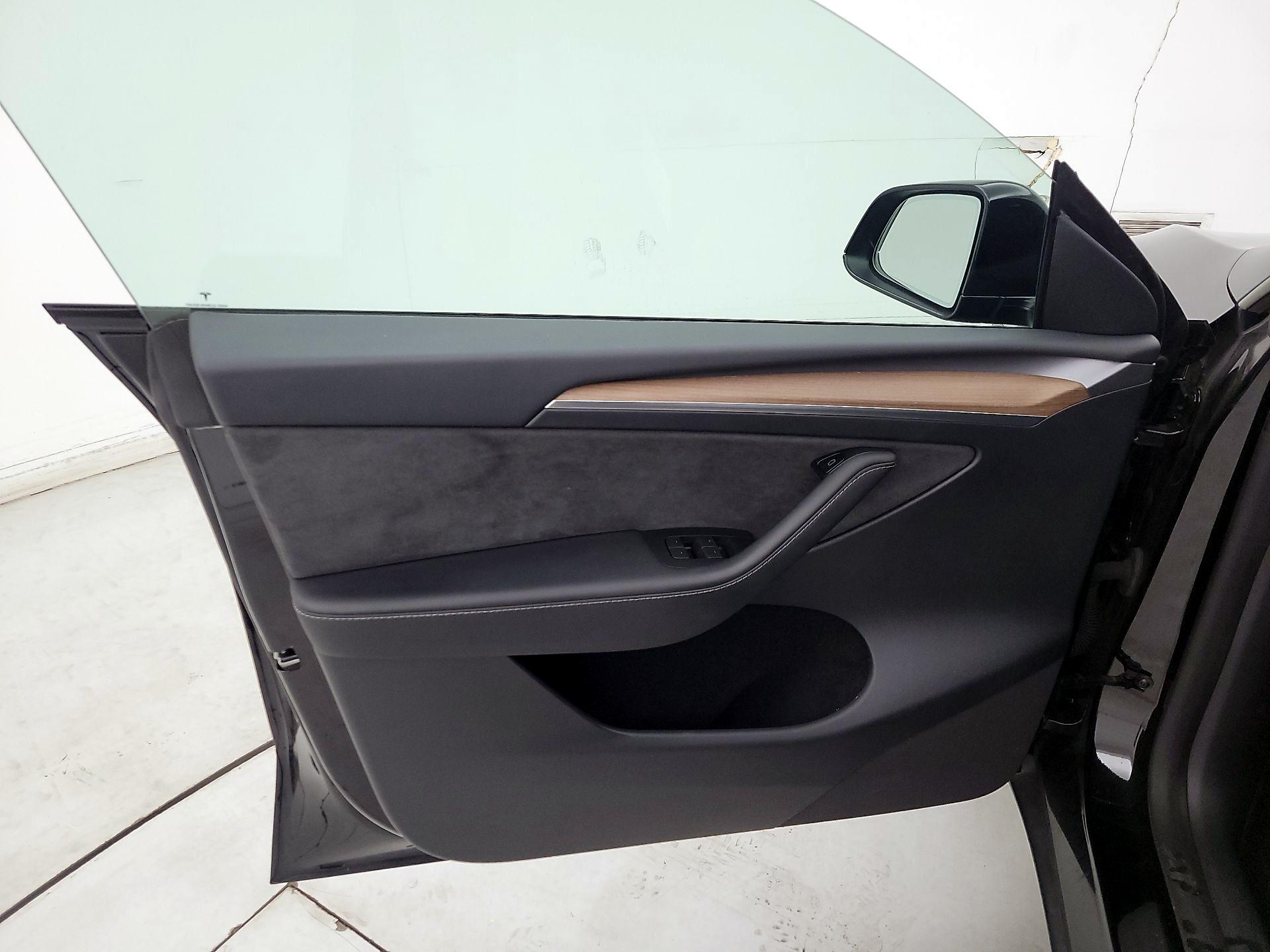 Thumbnail: 2023 Tesla Model Y - 12