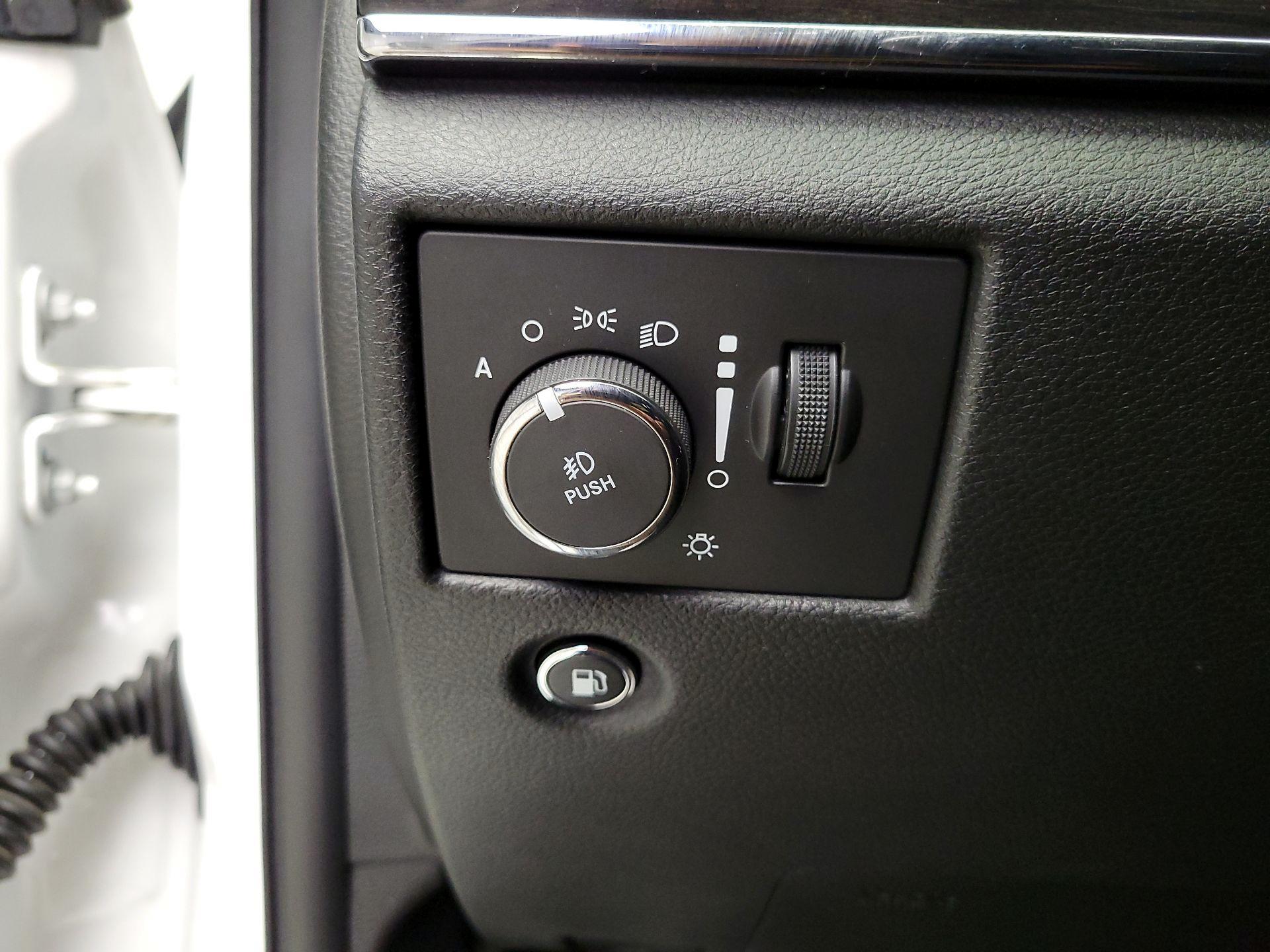 Thumbnail: 2016 Jeep Grand Cherokee - 13
