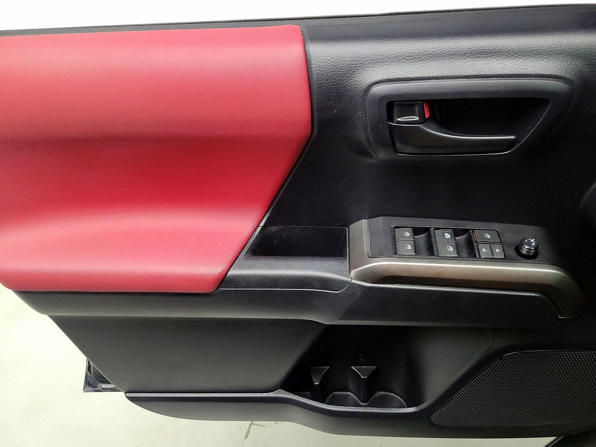 Thumbnail: 2020 Toyota Tacoma - 12