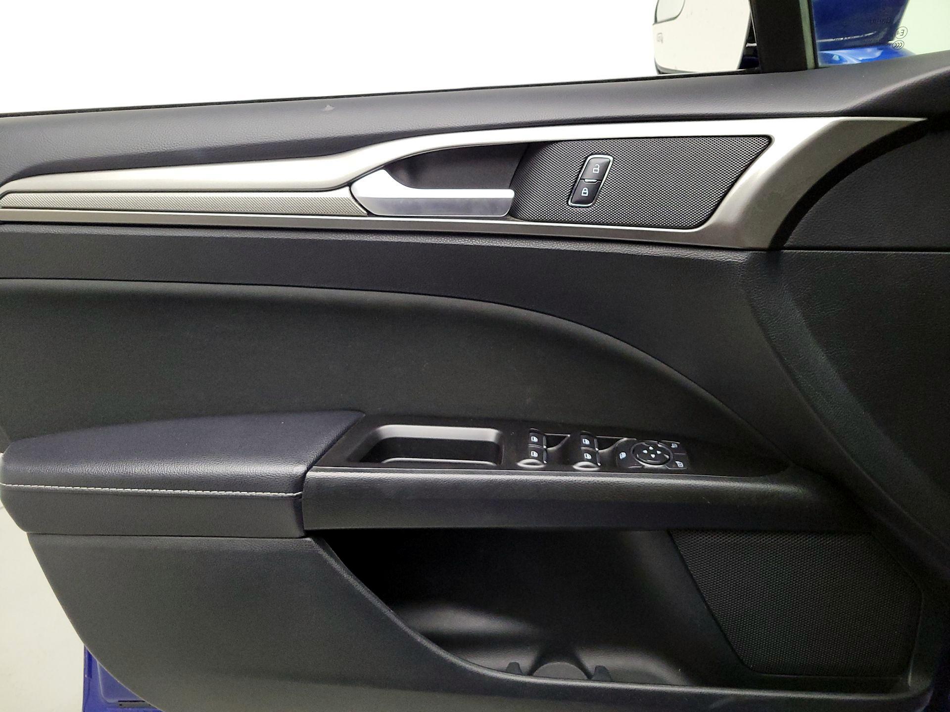 Thumbnail: 2017 Ford Fusion - 12