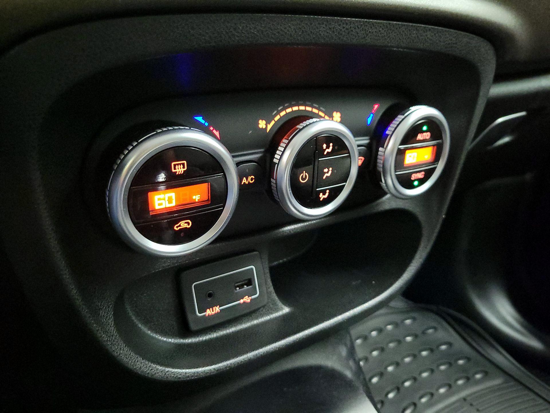 Thumbnail: 2016 Fiat 500L - 16