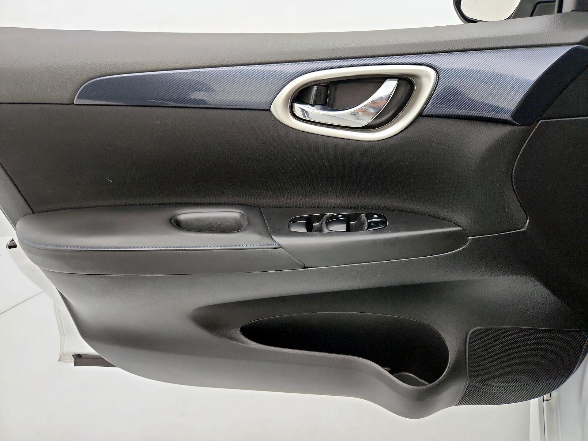 Thumbnail: 2019 Nissan Sentra - 12