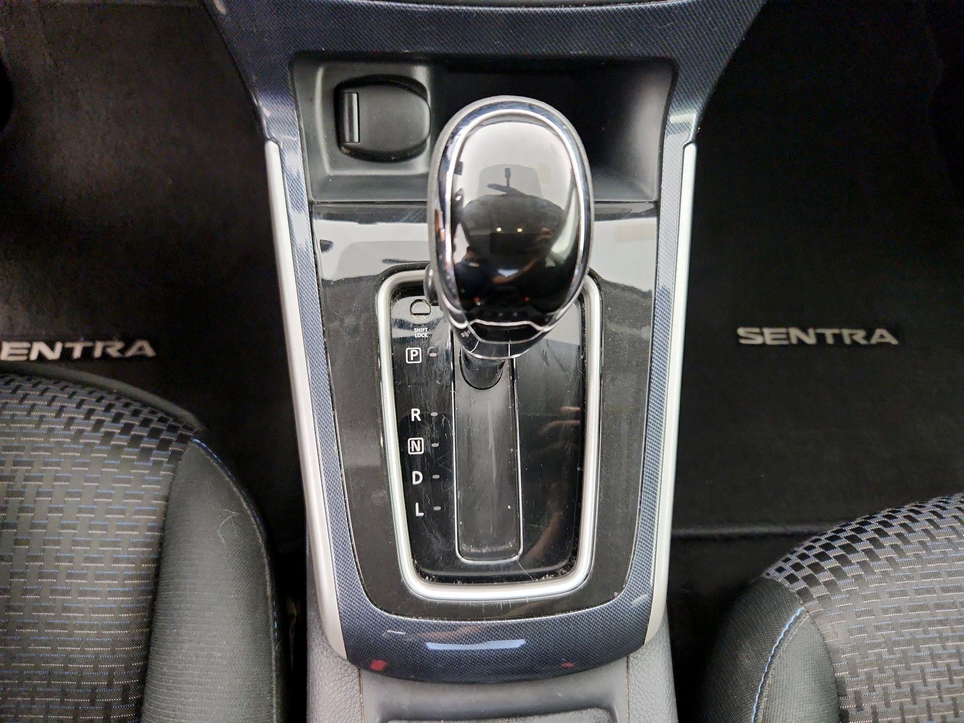 Thumbnail: 2019 Nissan Sentra - 17