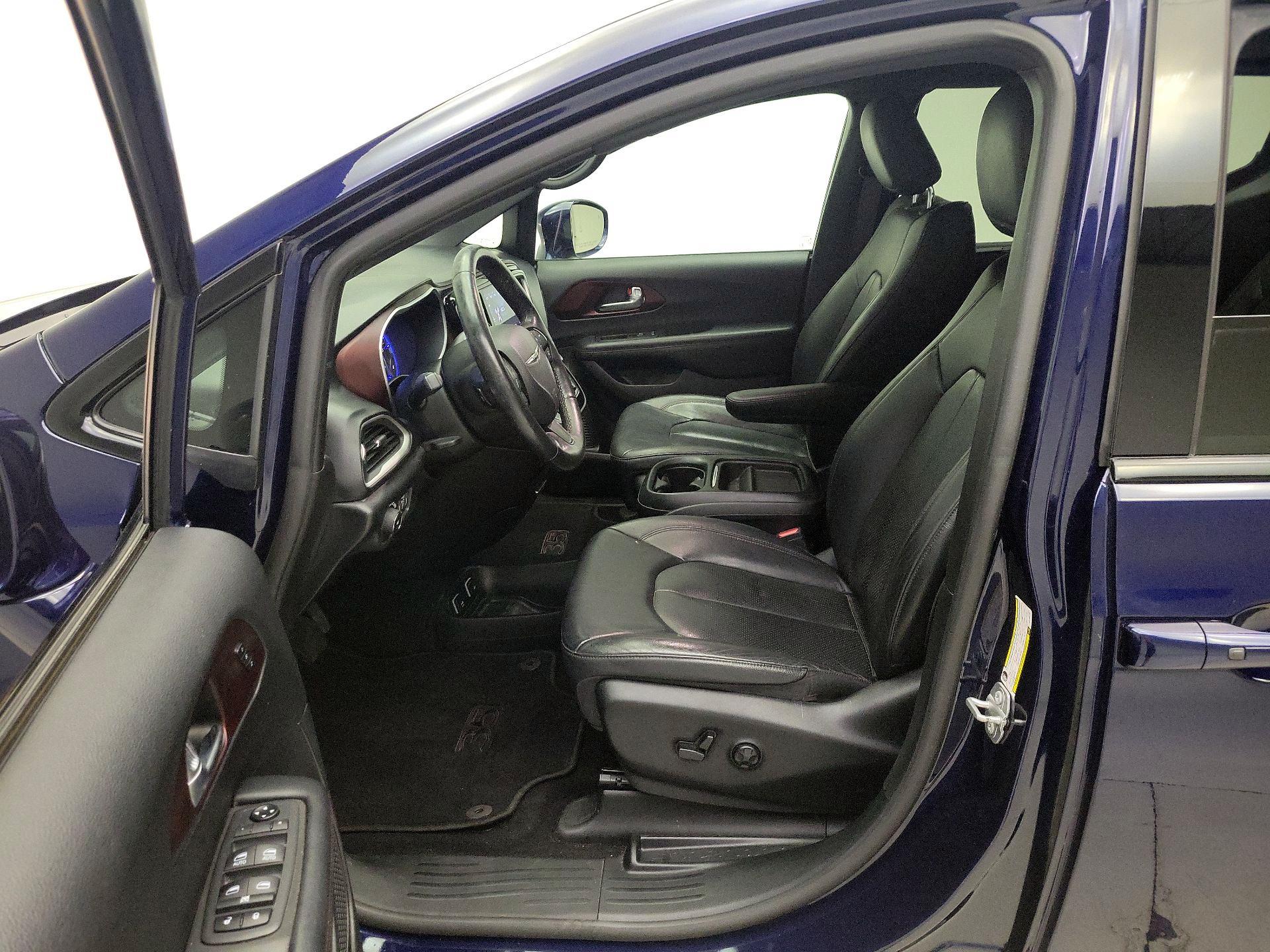 Thumbnail: 2020 Chrysler Pacifica - 11