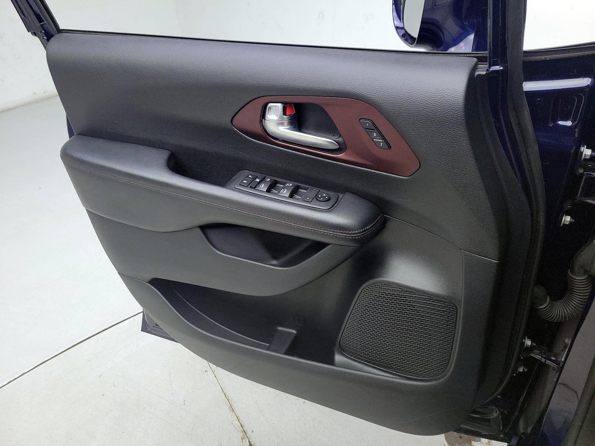 Thumbnail: 2020 Chrysler Pacifica - 12