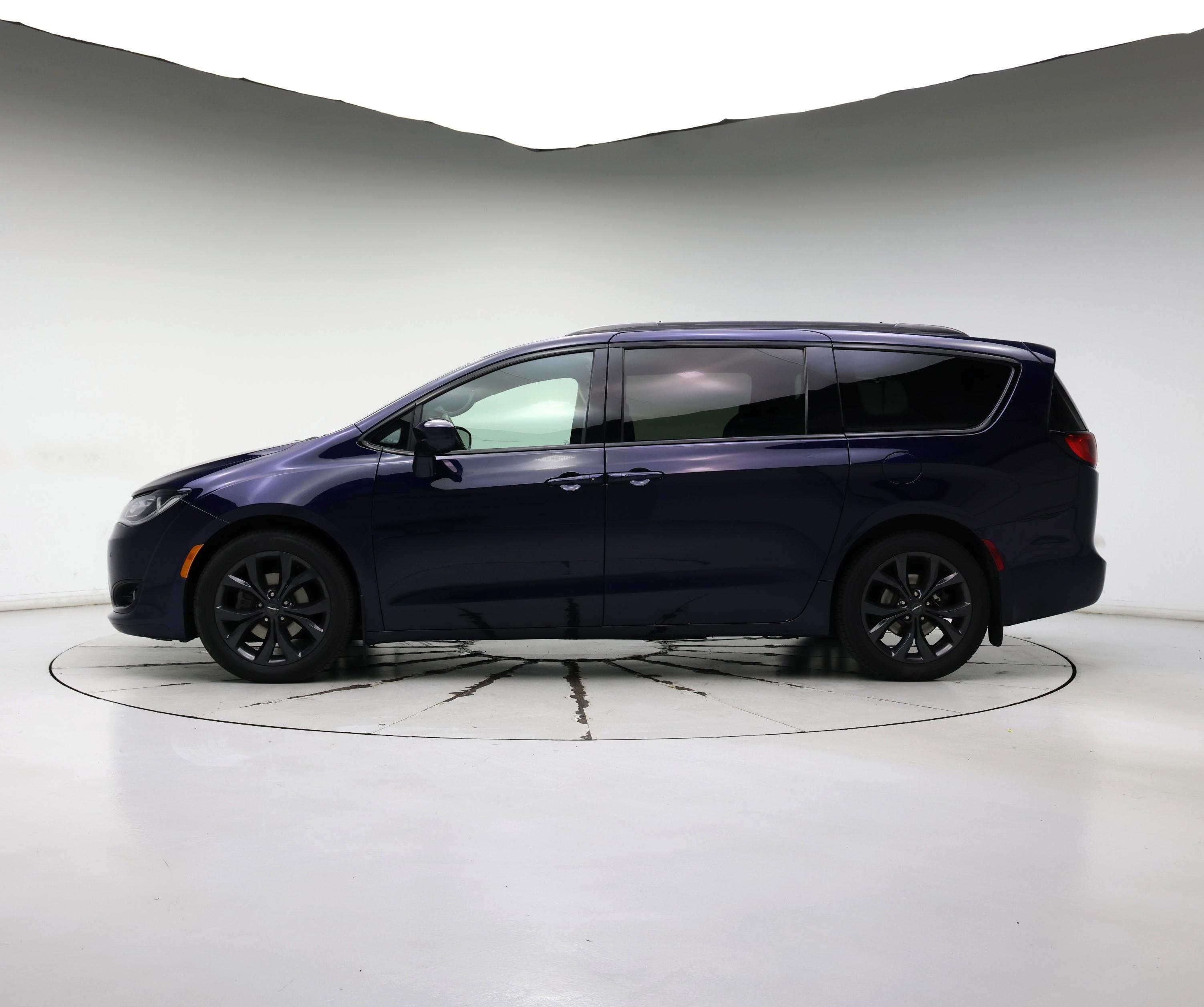 Thumbnail: 2020 Chrysler Pacifica - 3